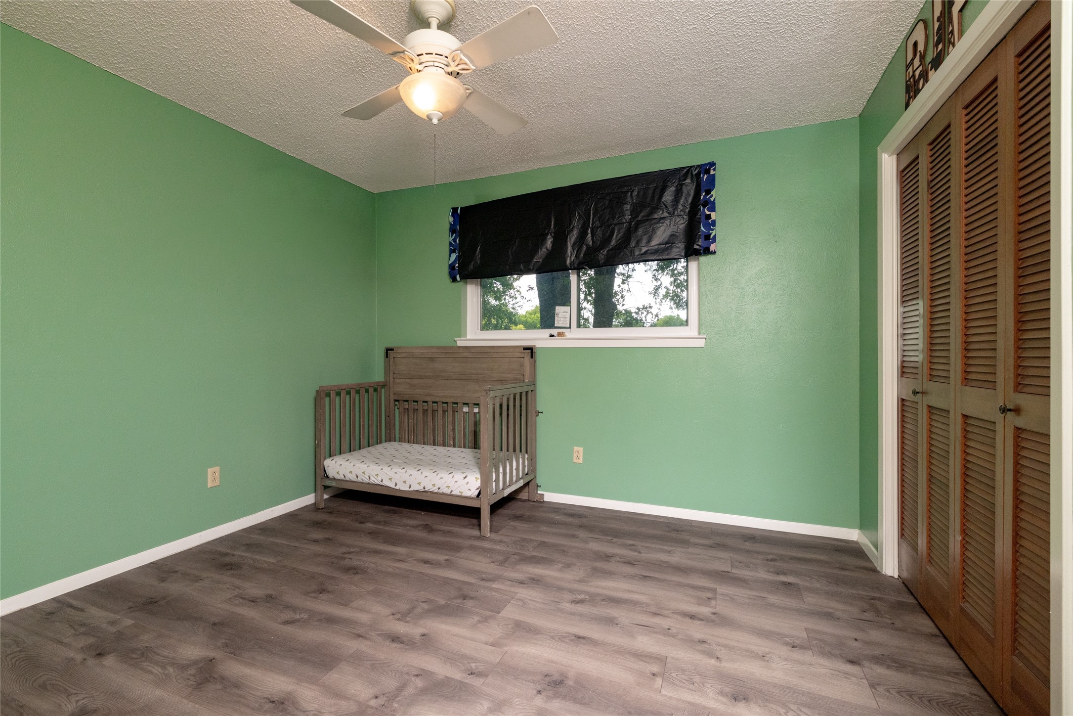 1517 Oakridge Court W