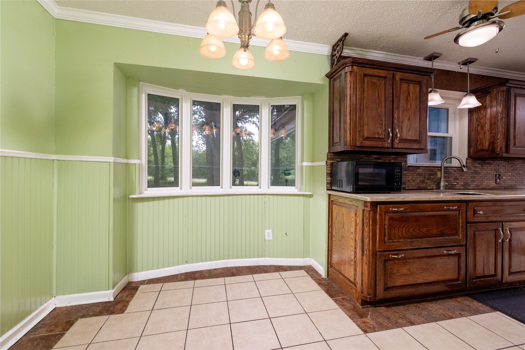 1517 Oakridge Court W