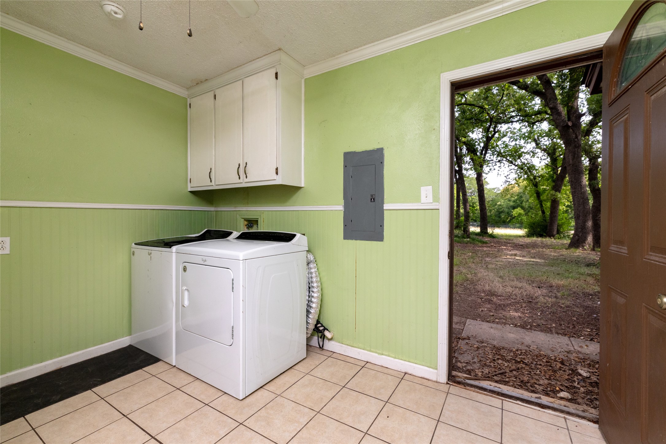 1517 Oakridge Court W