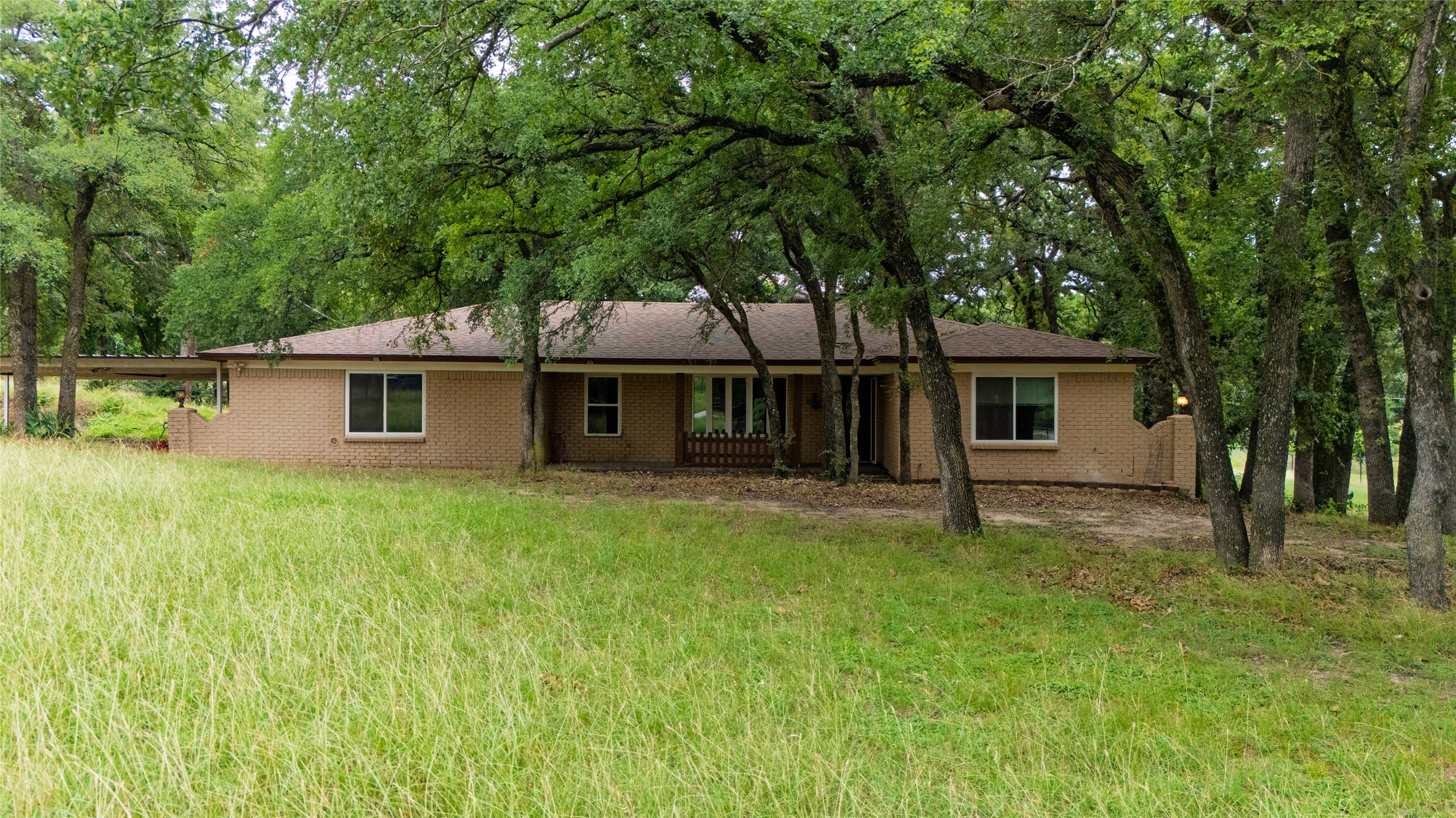 1517 Oakridge Court W