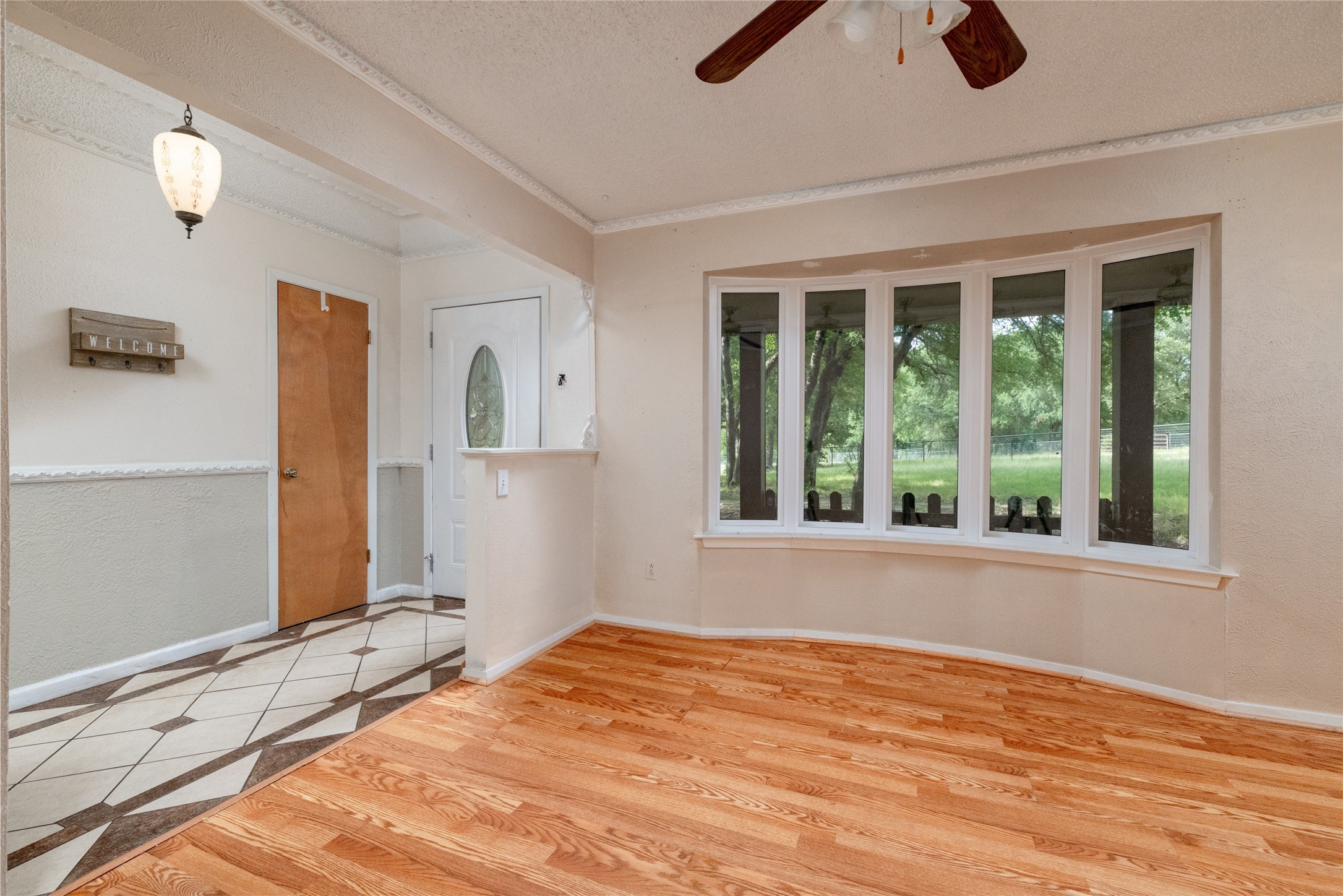 1517 Oakridge Court W
