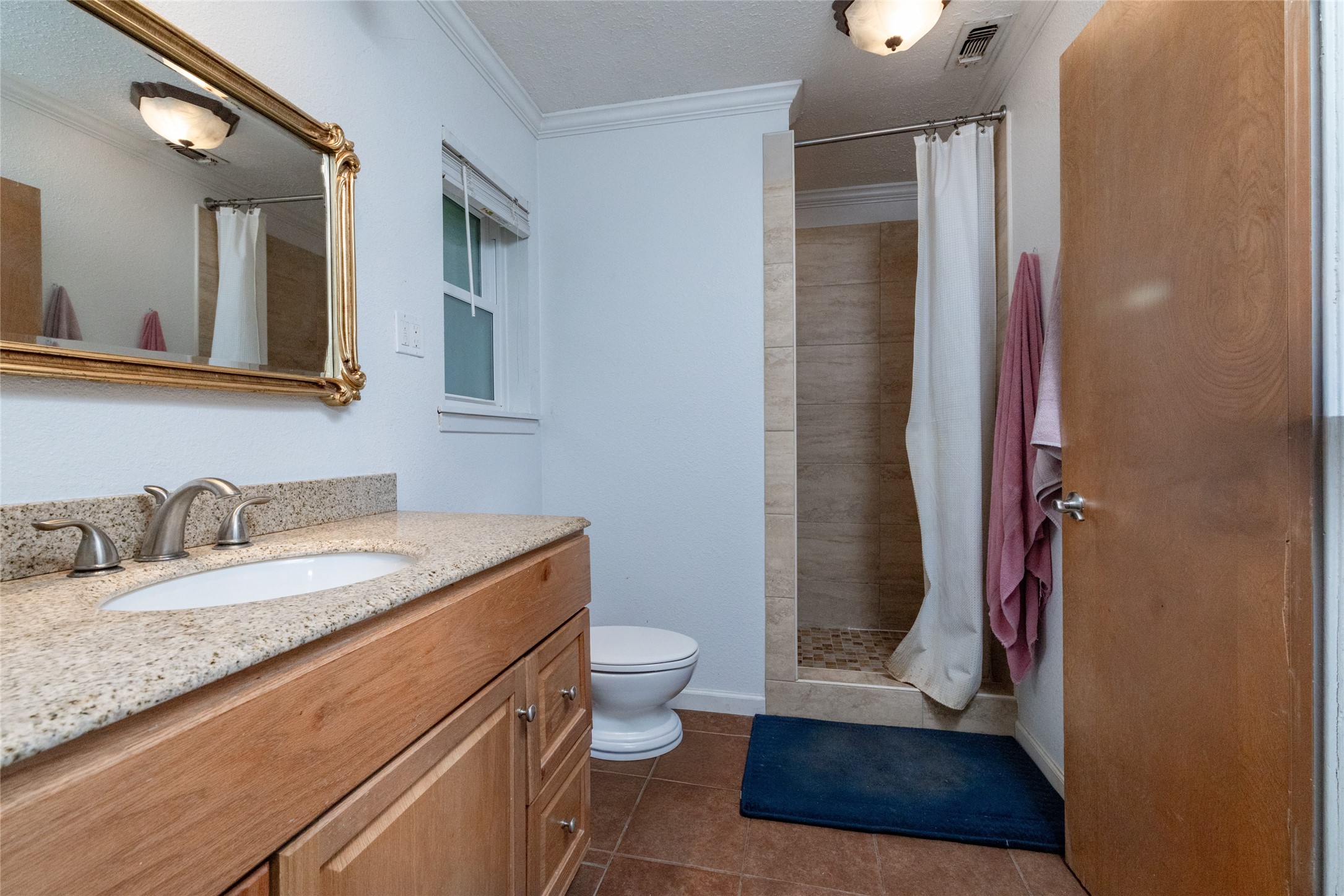 1517 Oakridge Court W