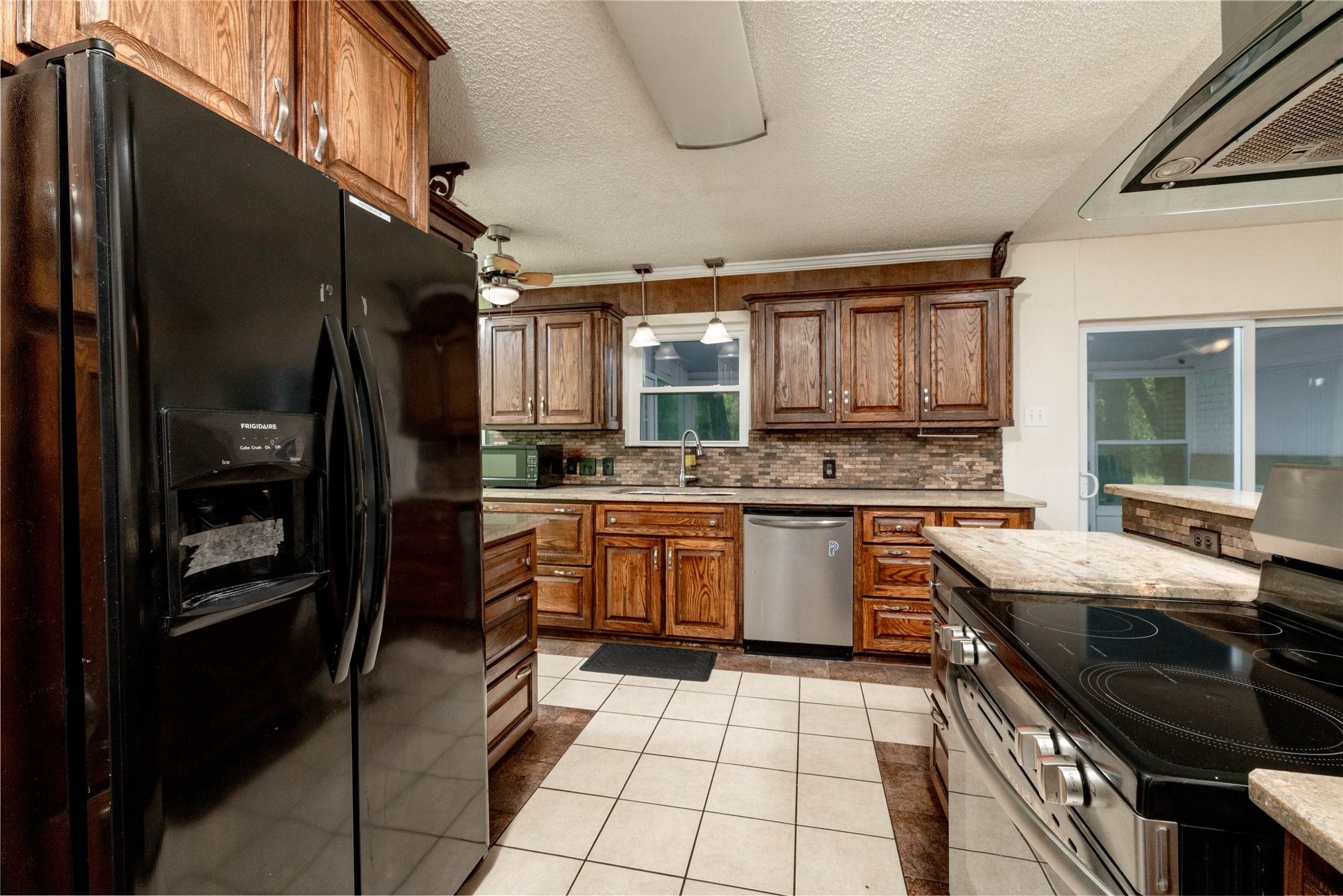 1517 Oakridge Court W