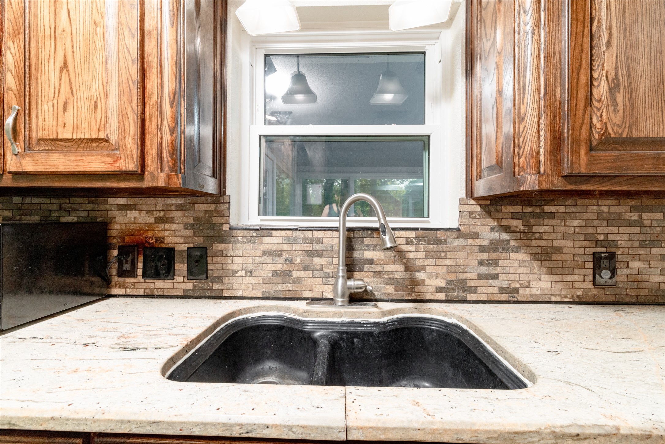 1517 Oakridge Court W
