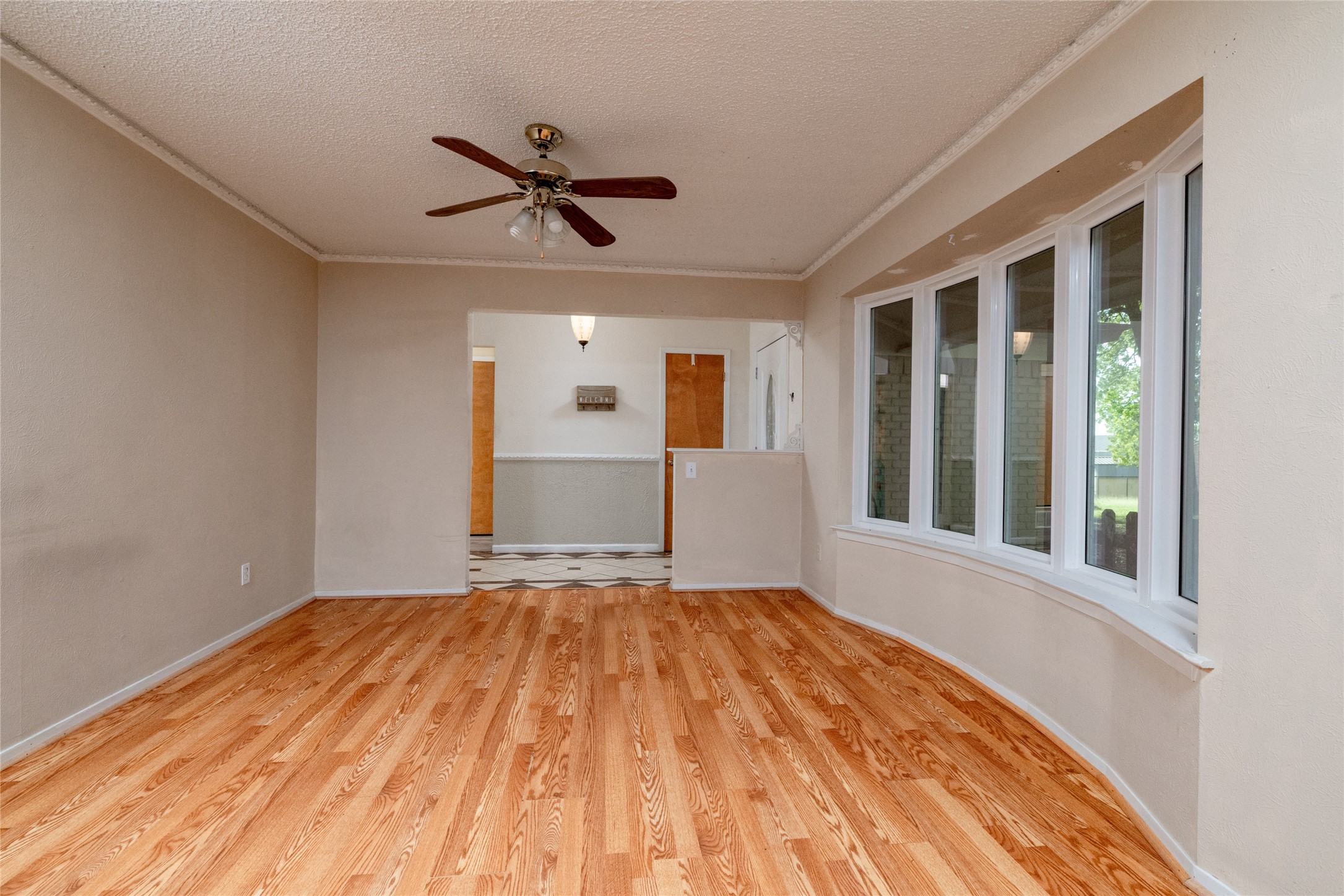 1517 Oakridge Court W