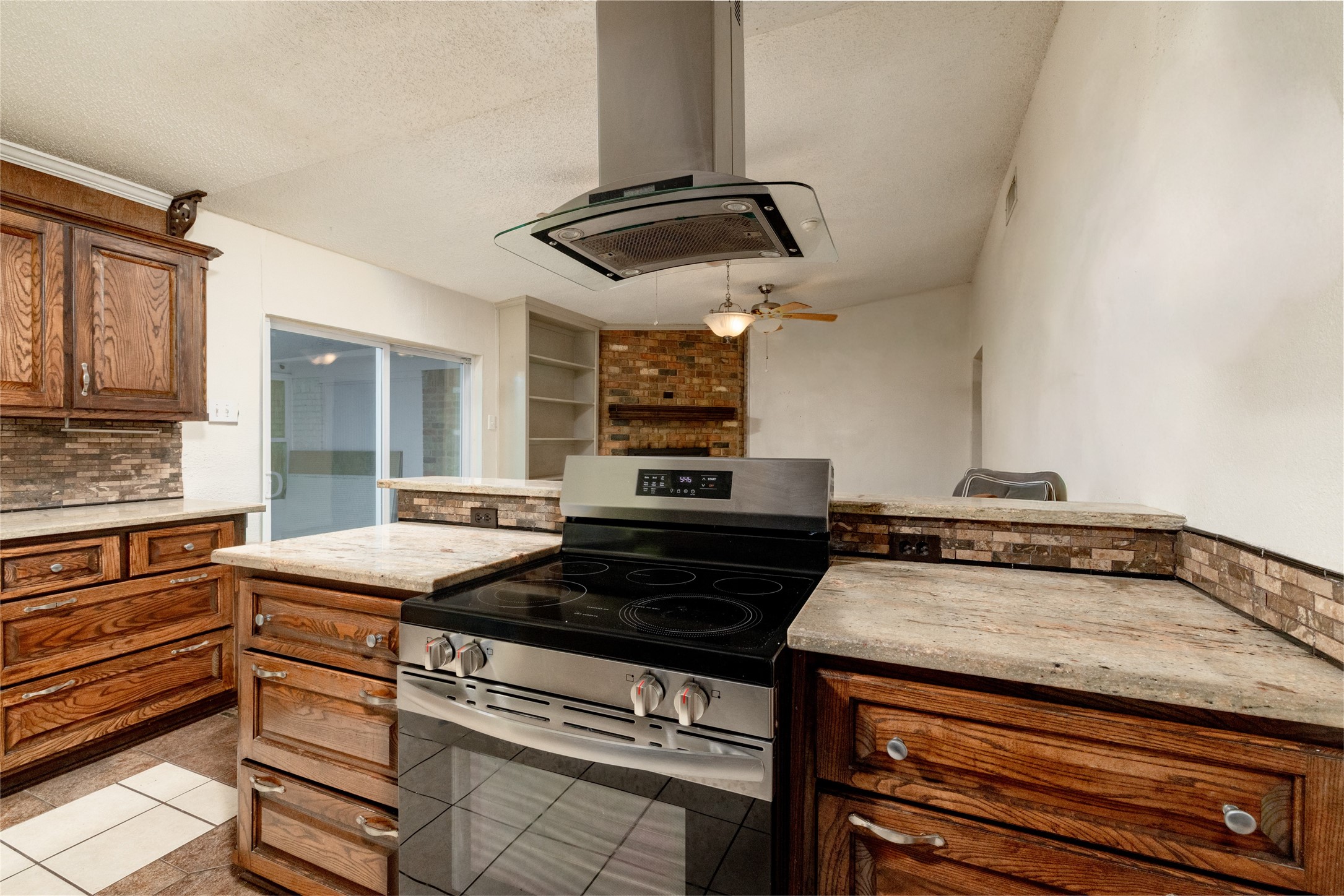 1517 Oakridge Court W