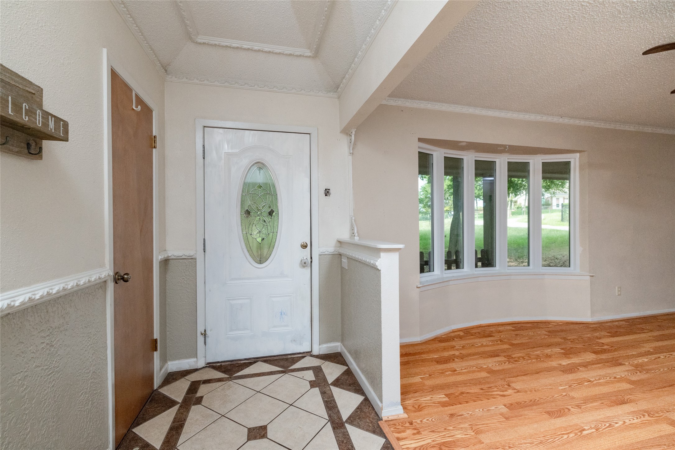 1517 Oakridge Court W
