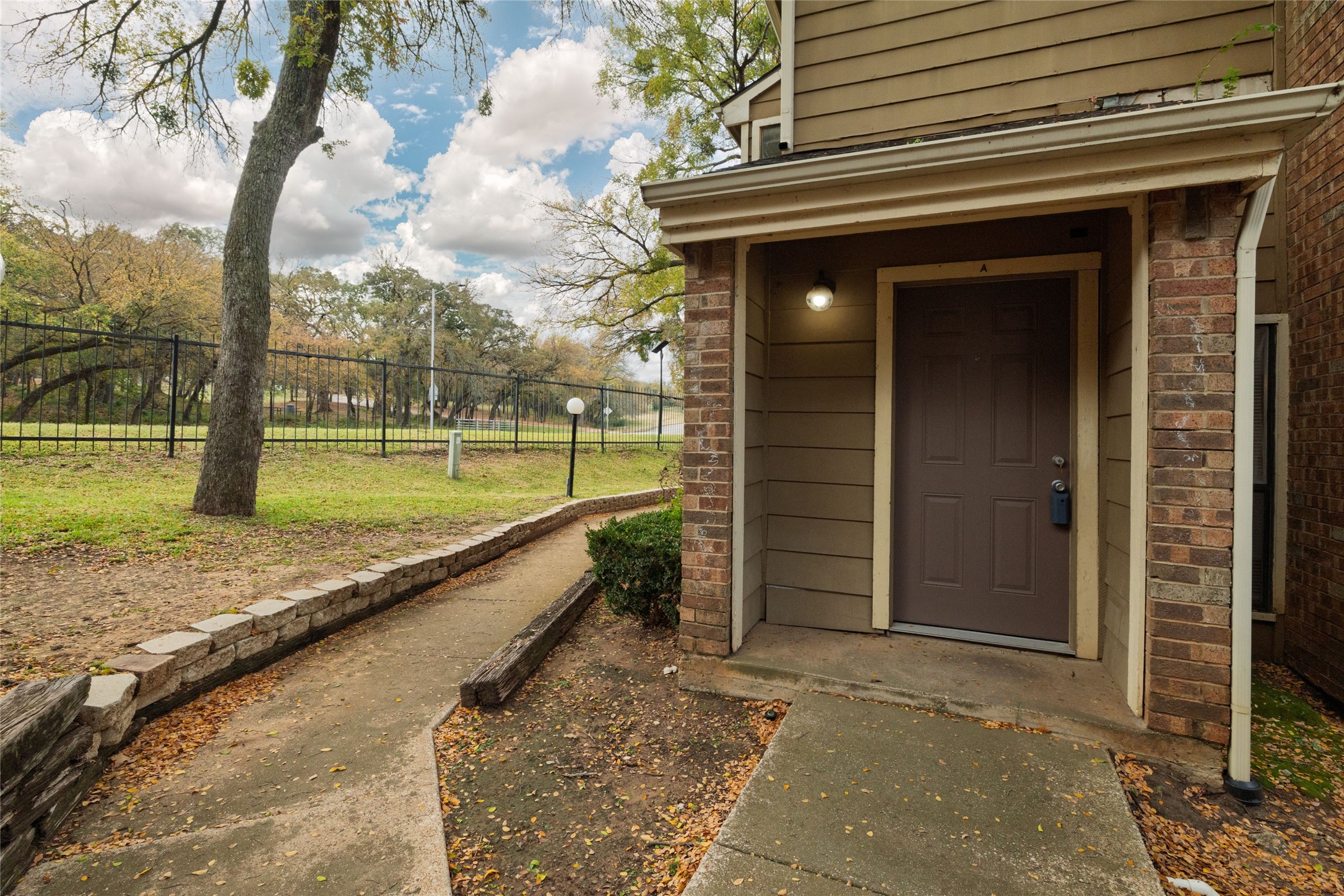 2104 Park Willow Lane A
