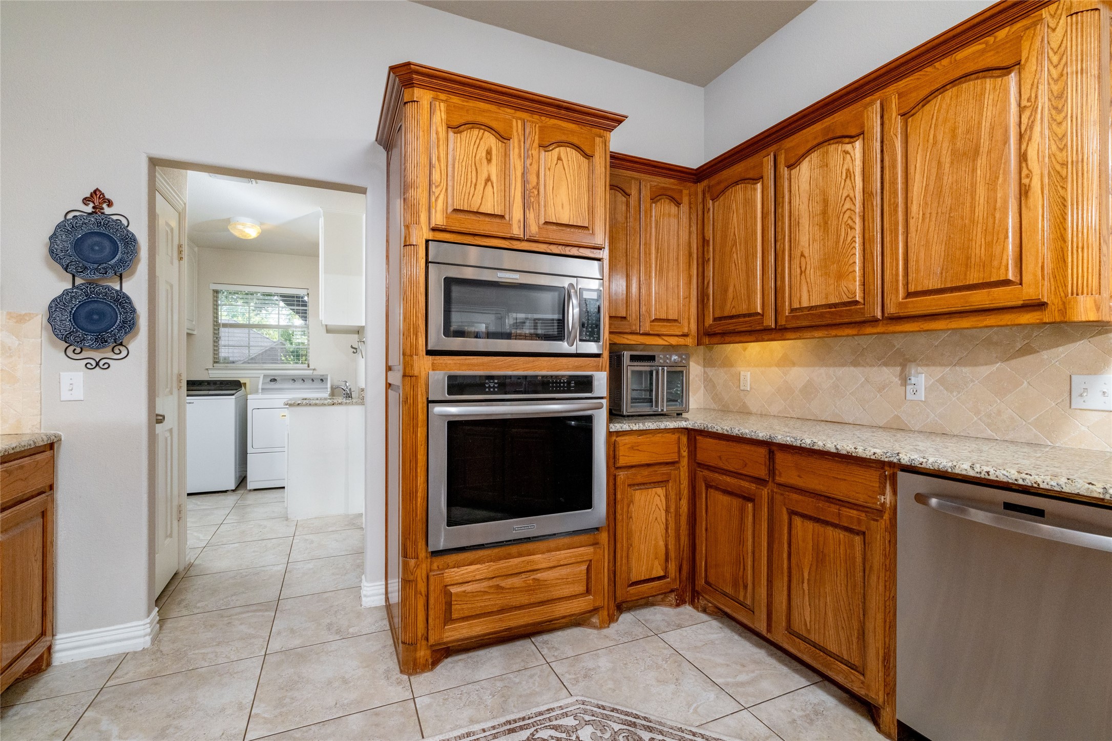 5593 Greenview Court