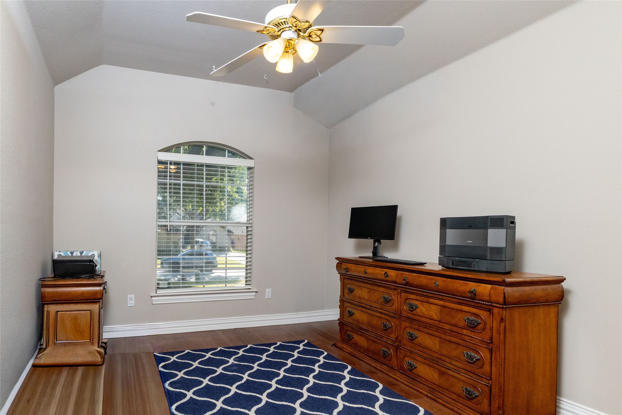 5593 Greenview Court