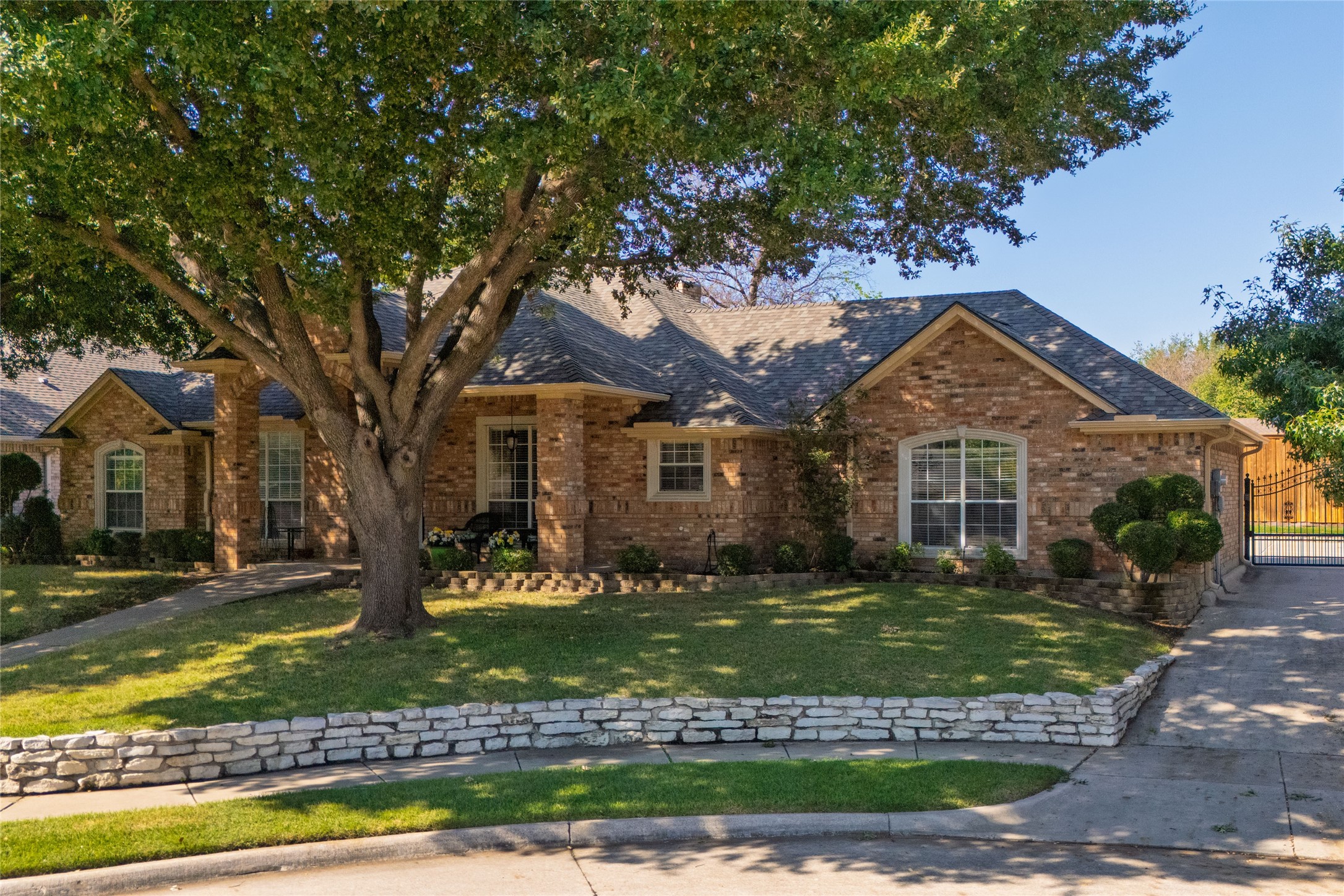 5593 Greenview Court