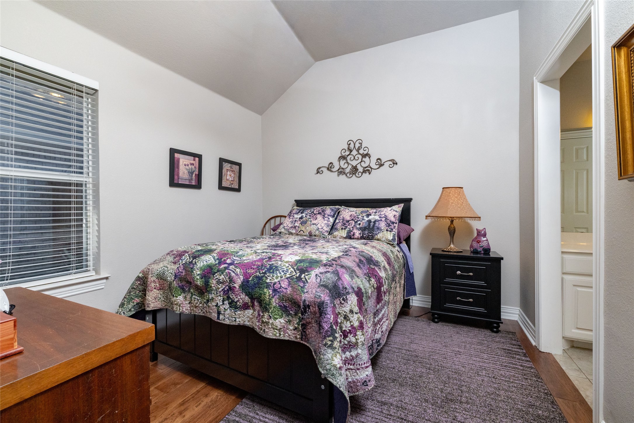 5593 Greenview Court