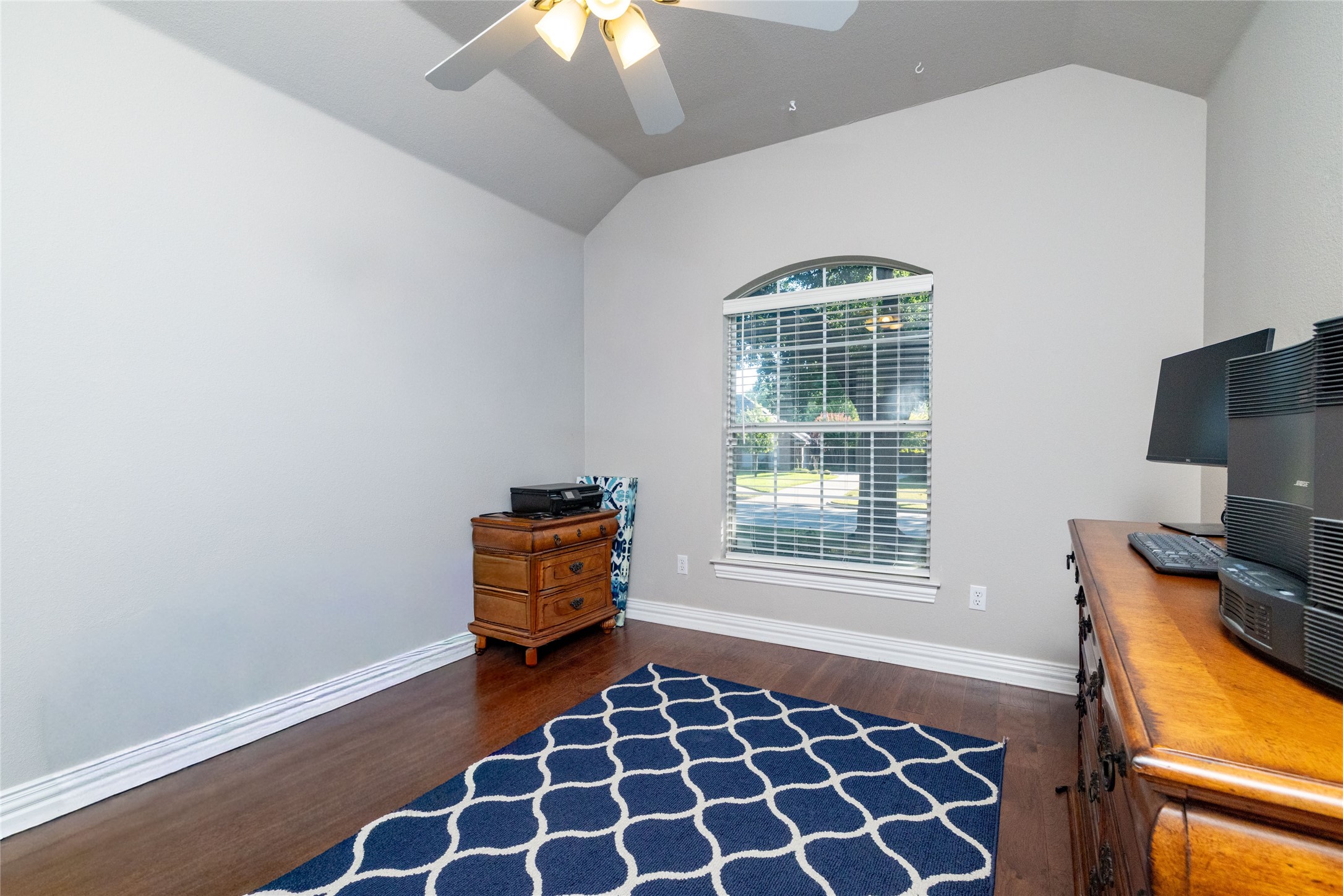 5593 Greenview Court
