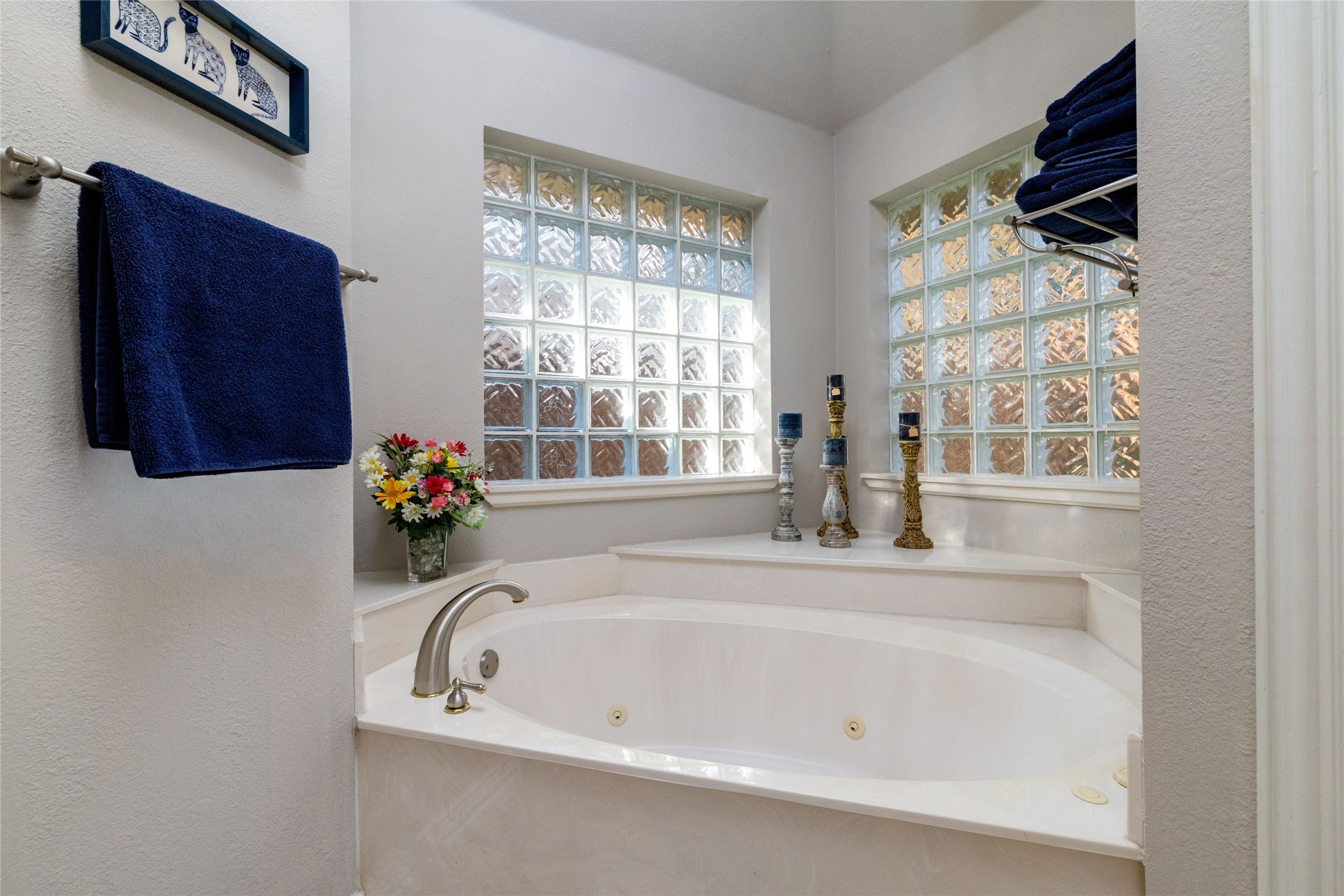 5593 Greenview Court