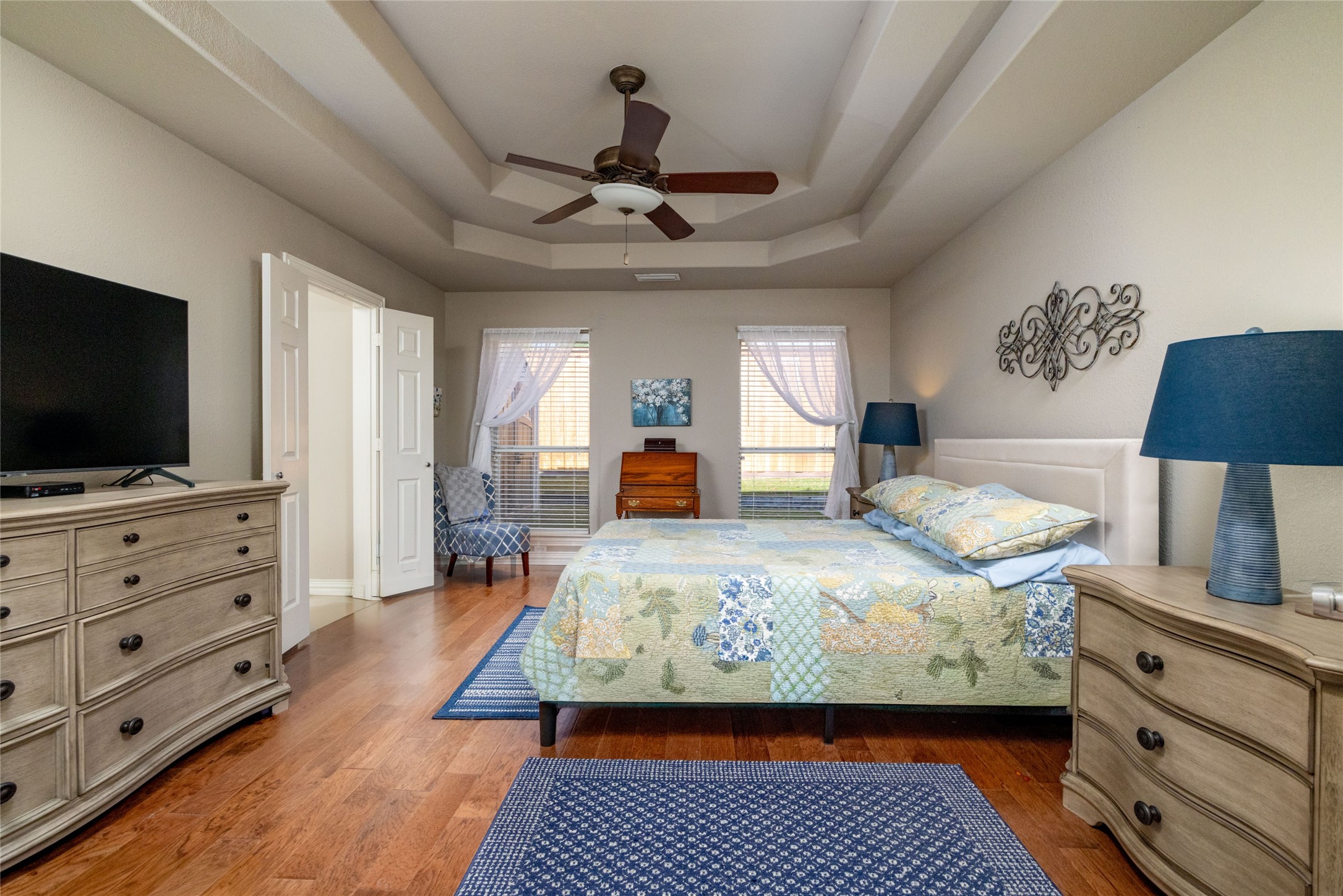 5593 Greenview Court
