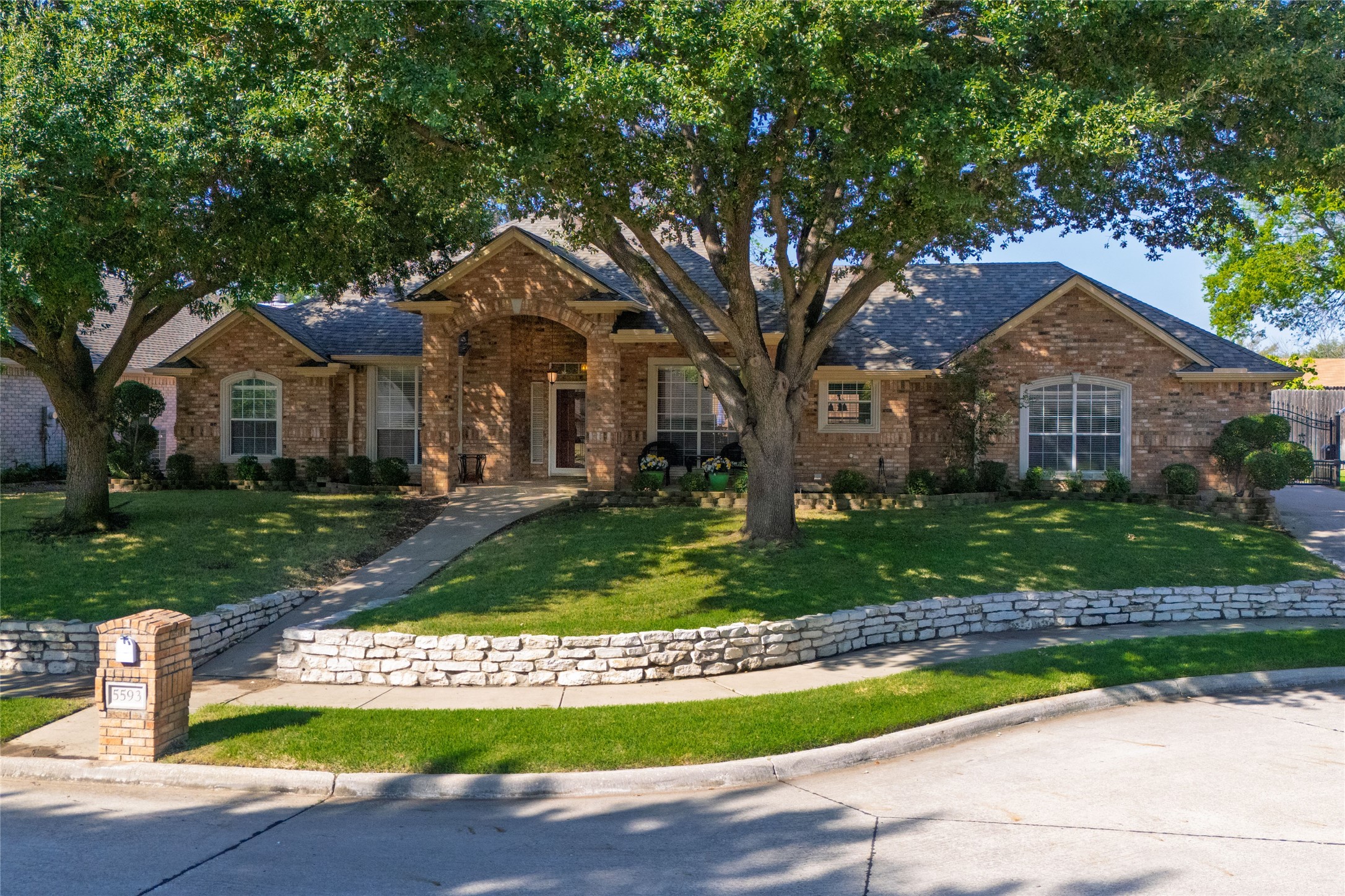 5593 Greenview Court