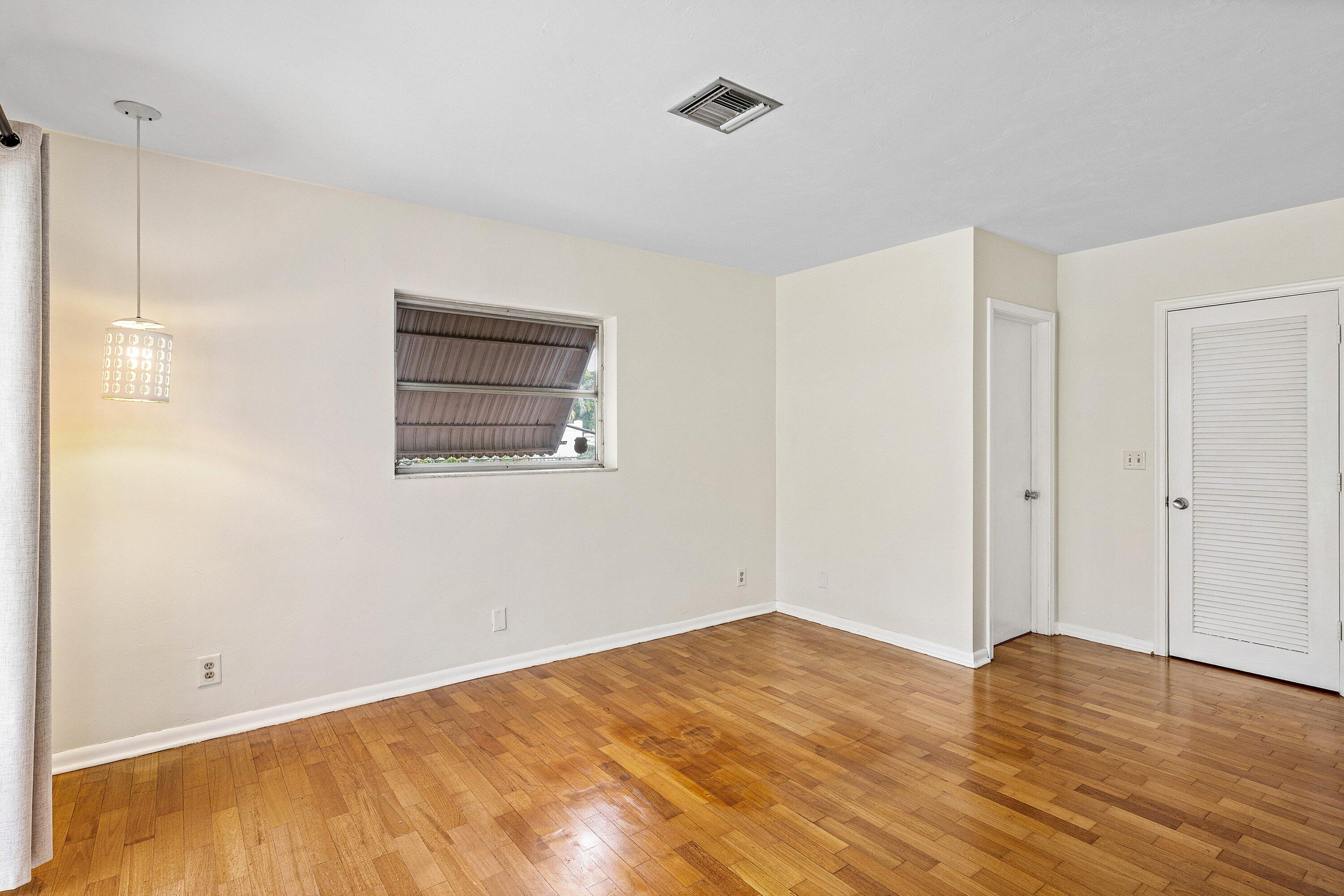 931 NW 9th Court