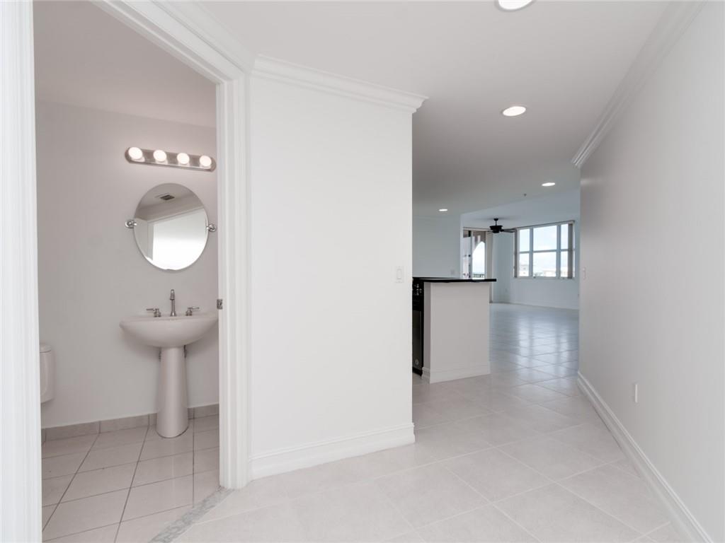191 SE 20th Ave Unit: PH612