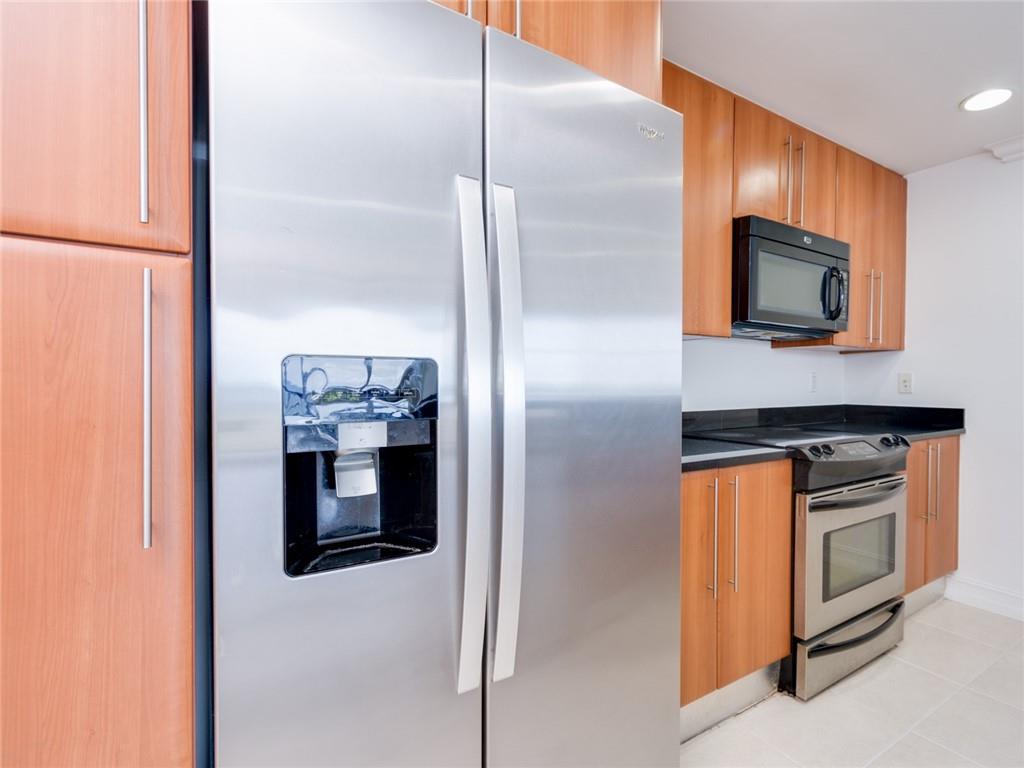 191 SE 20th Ave Unit: PH612