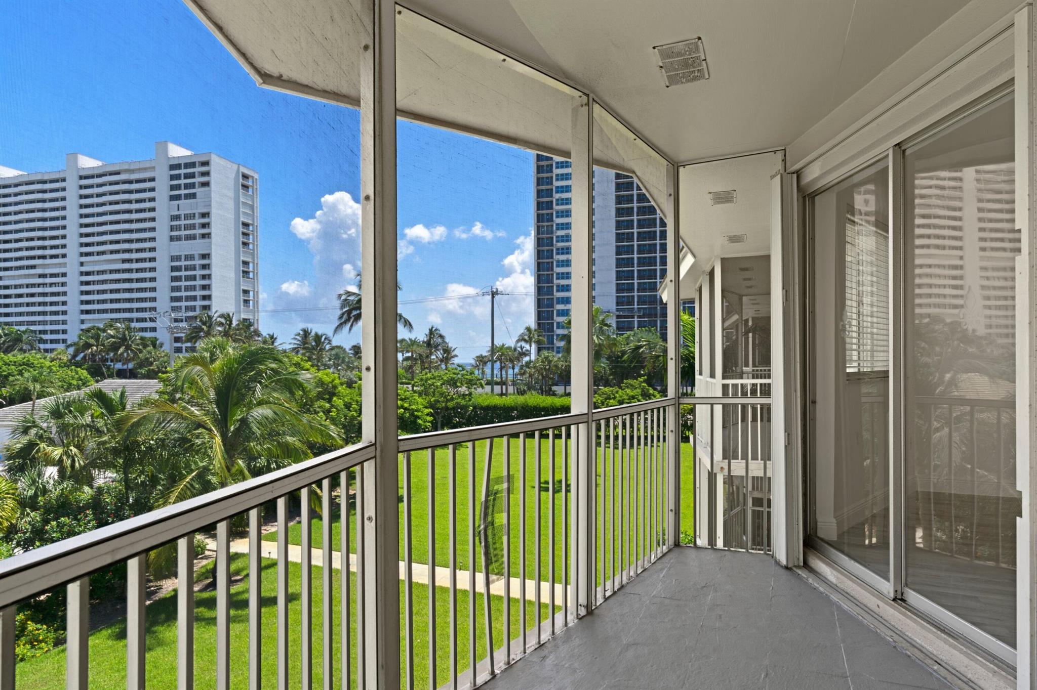 2760 Banyan Road Unit: 32