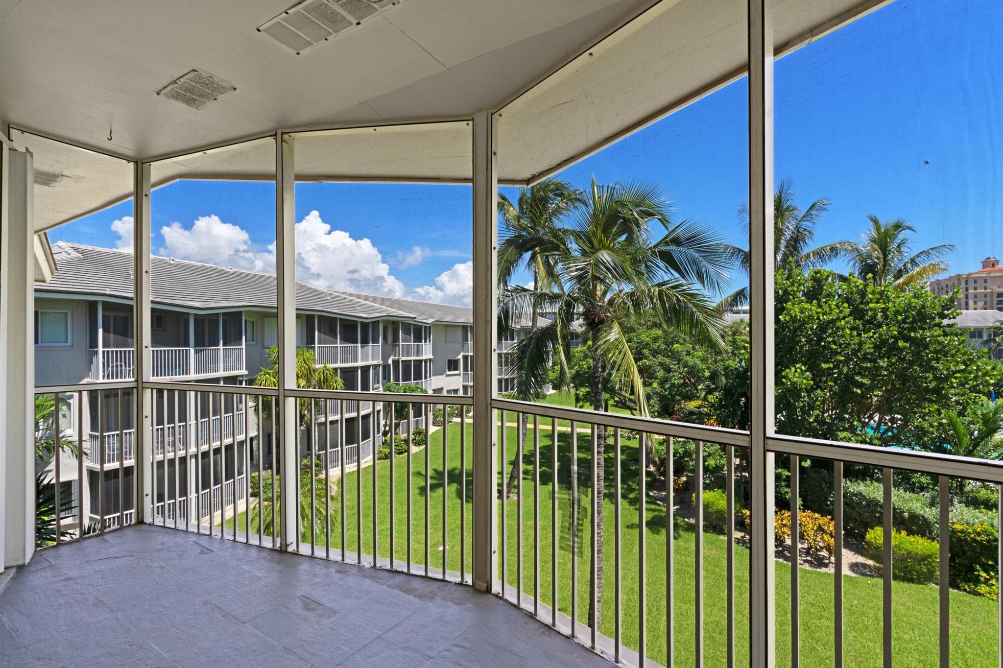 2760 Banyan Road Unit: 32