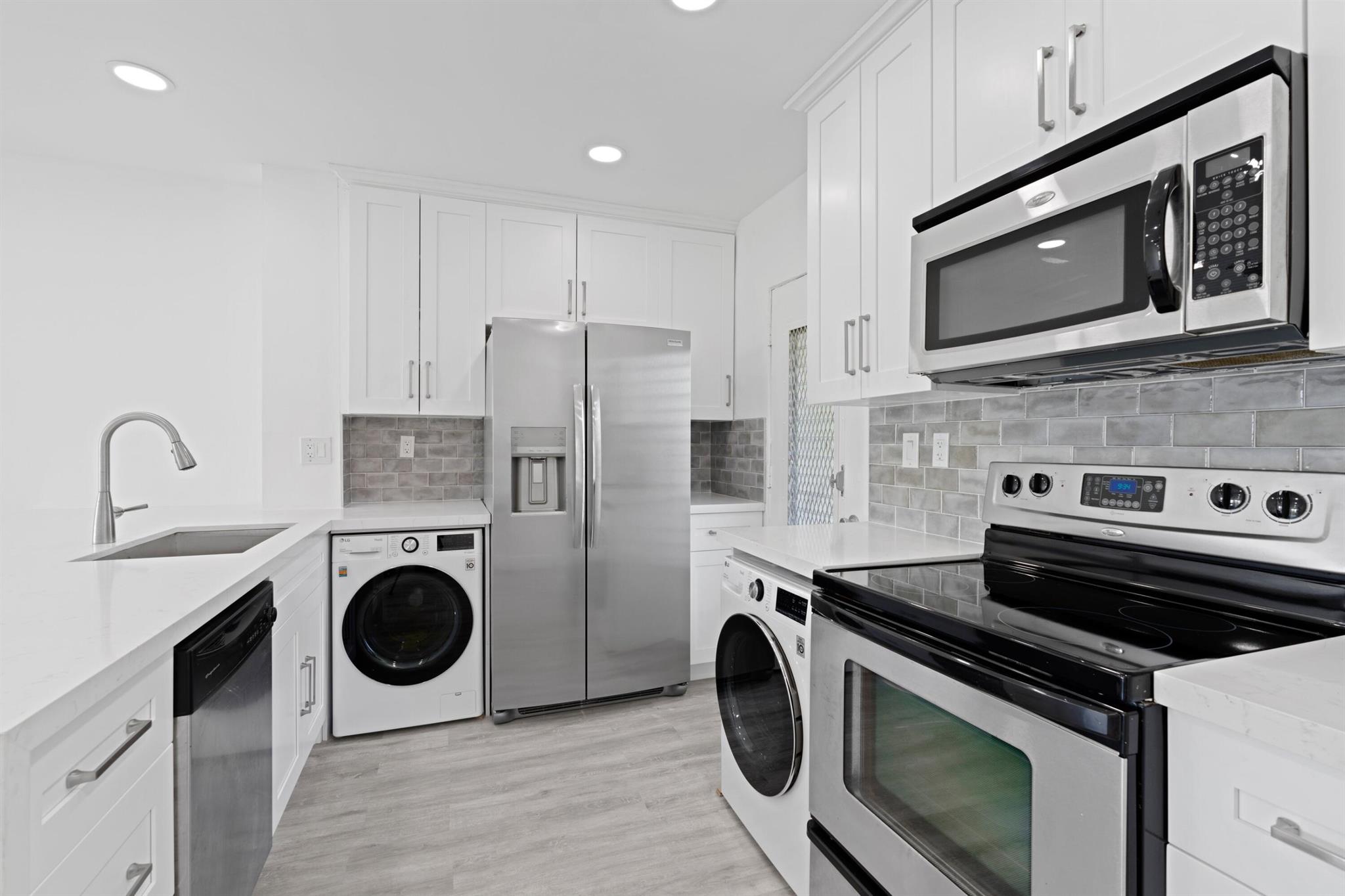 2760 Banyan Road Unit: 32
