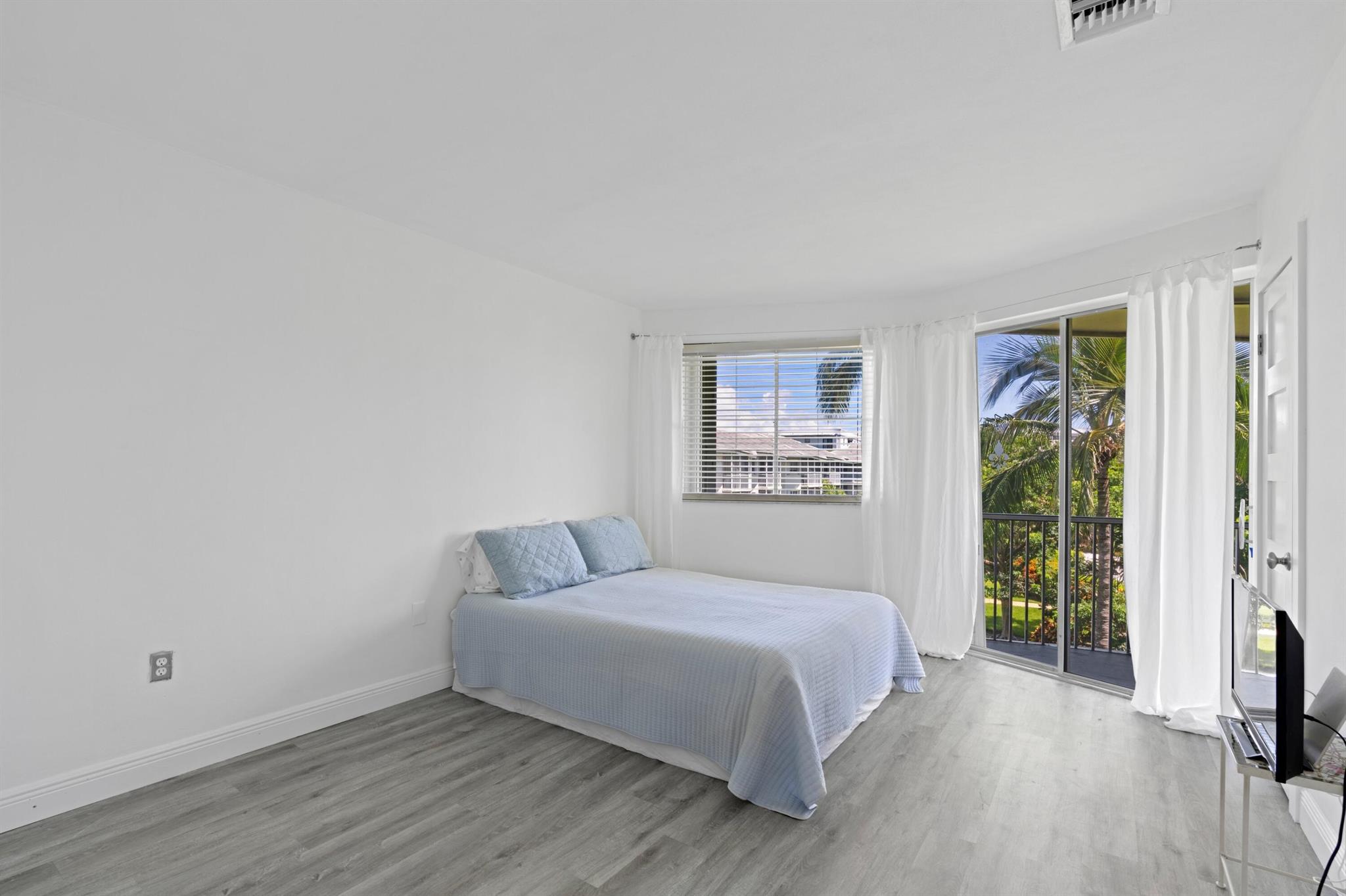 2760 Banyan Road Unit: 32