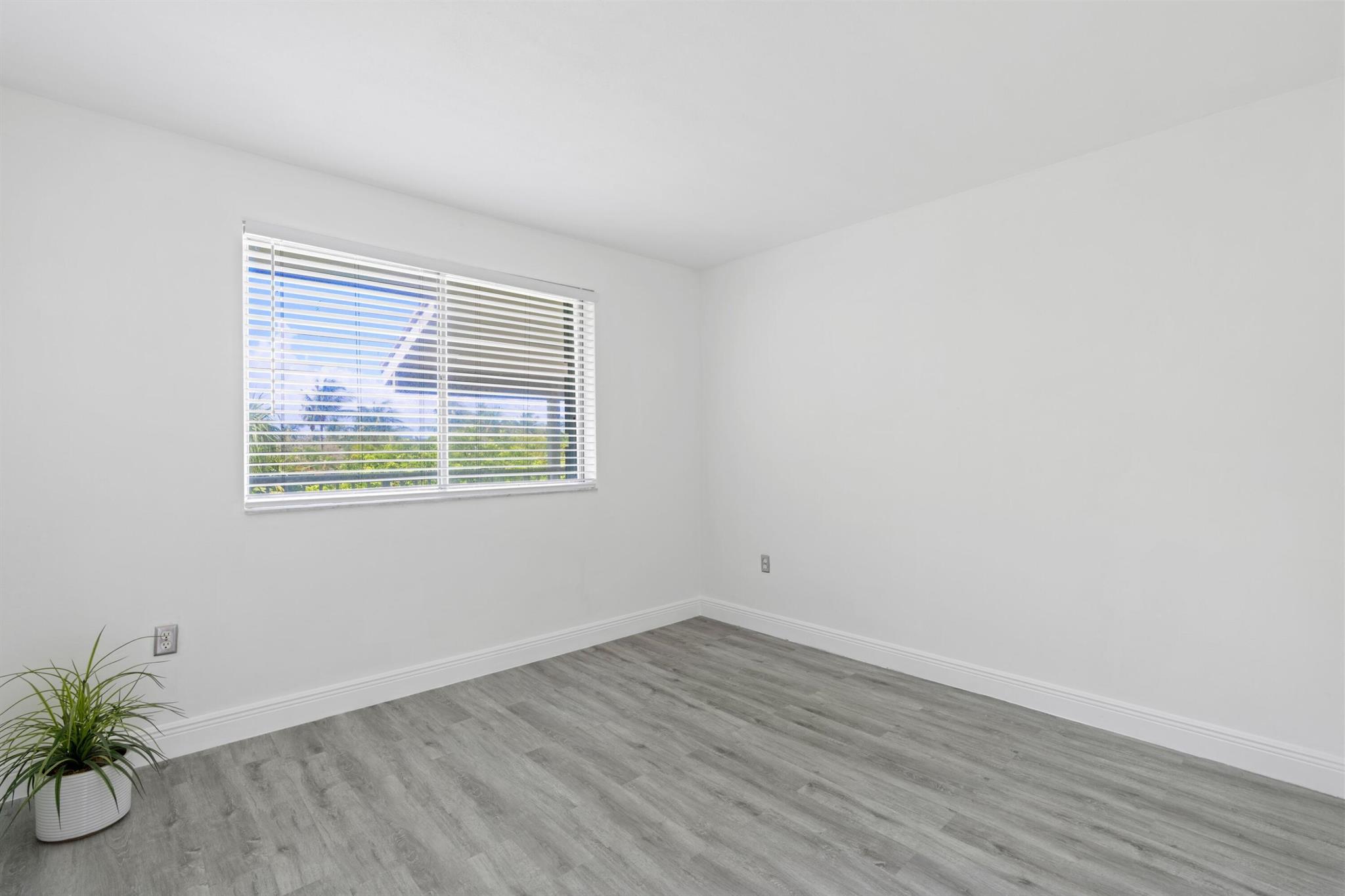 2760 Banyan Road Unit: 32