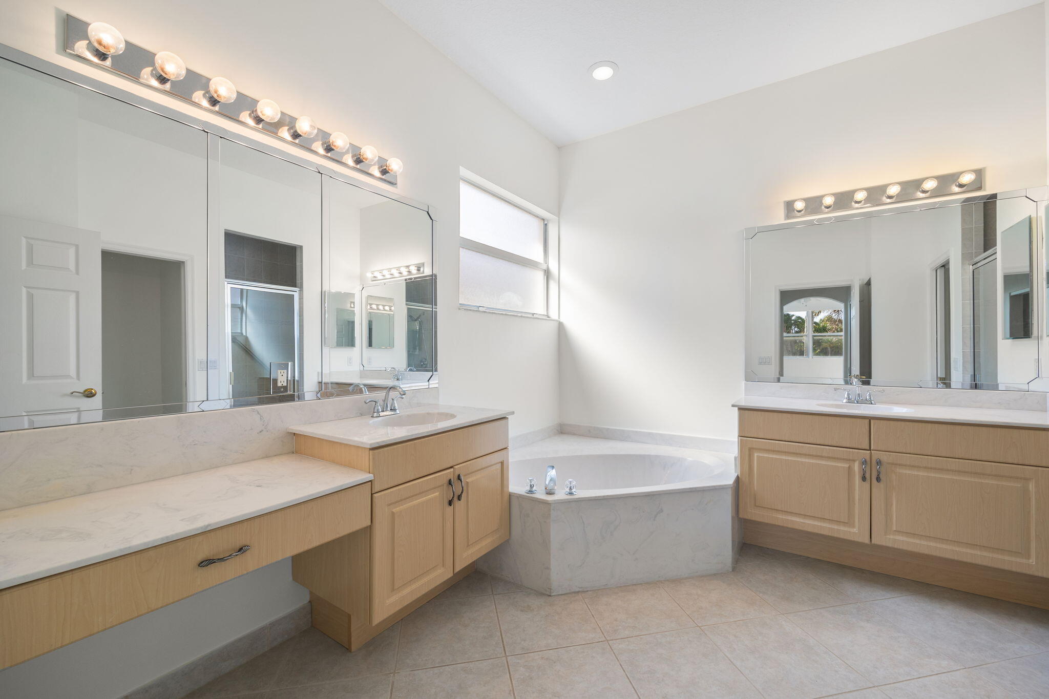317 NW Clearview Court