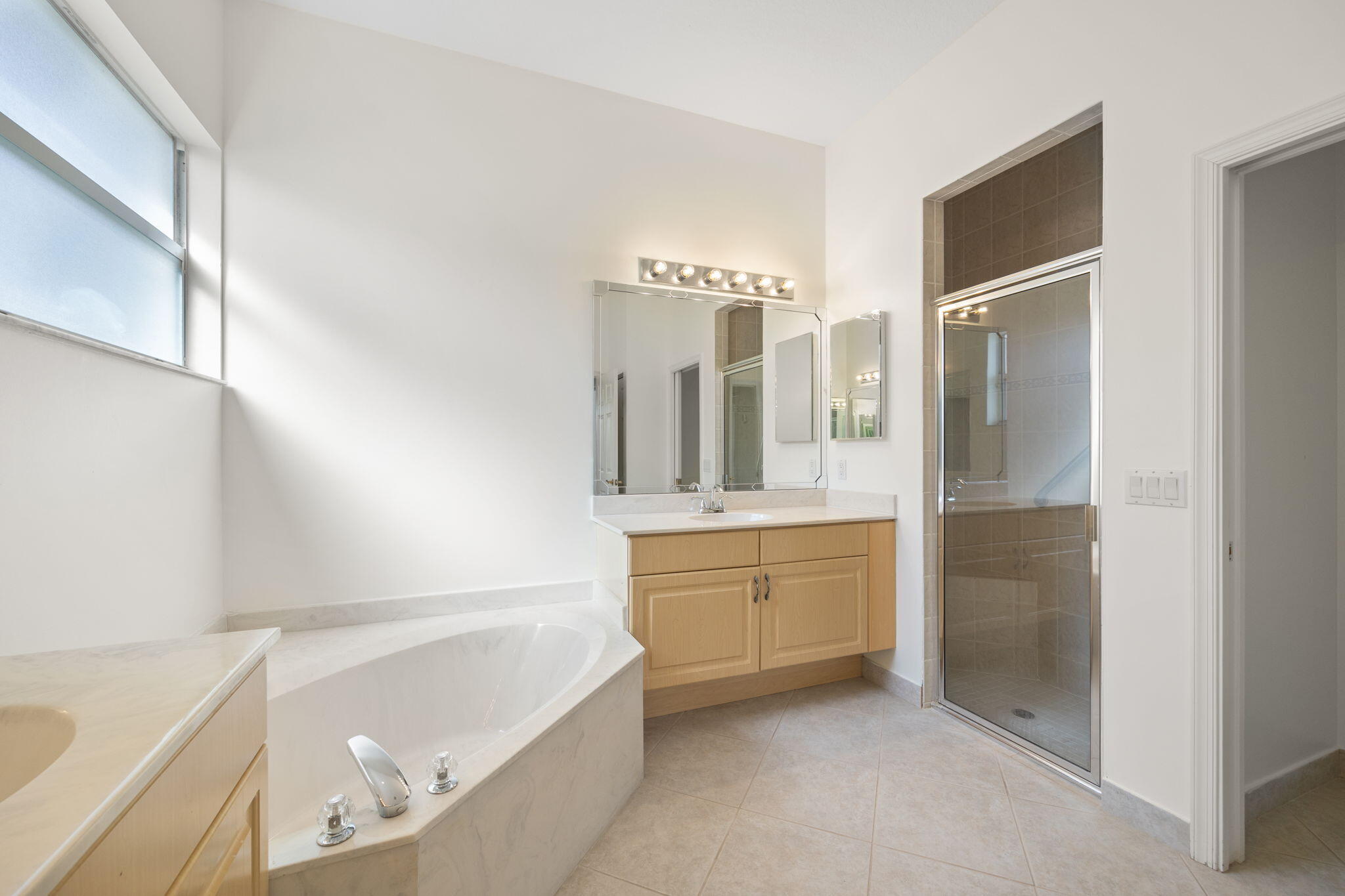 317 NW Clearview Court