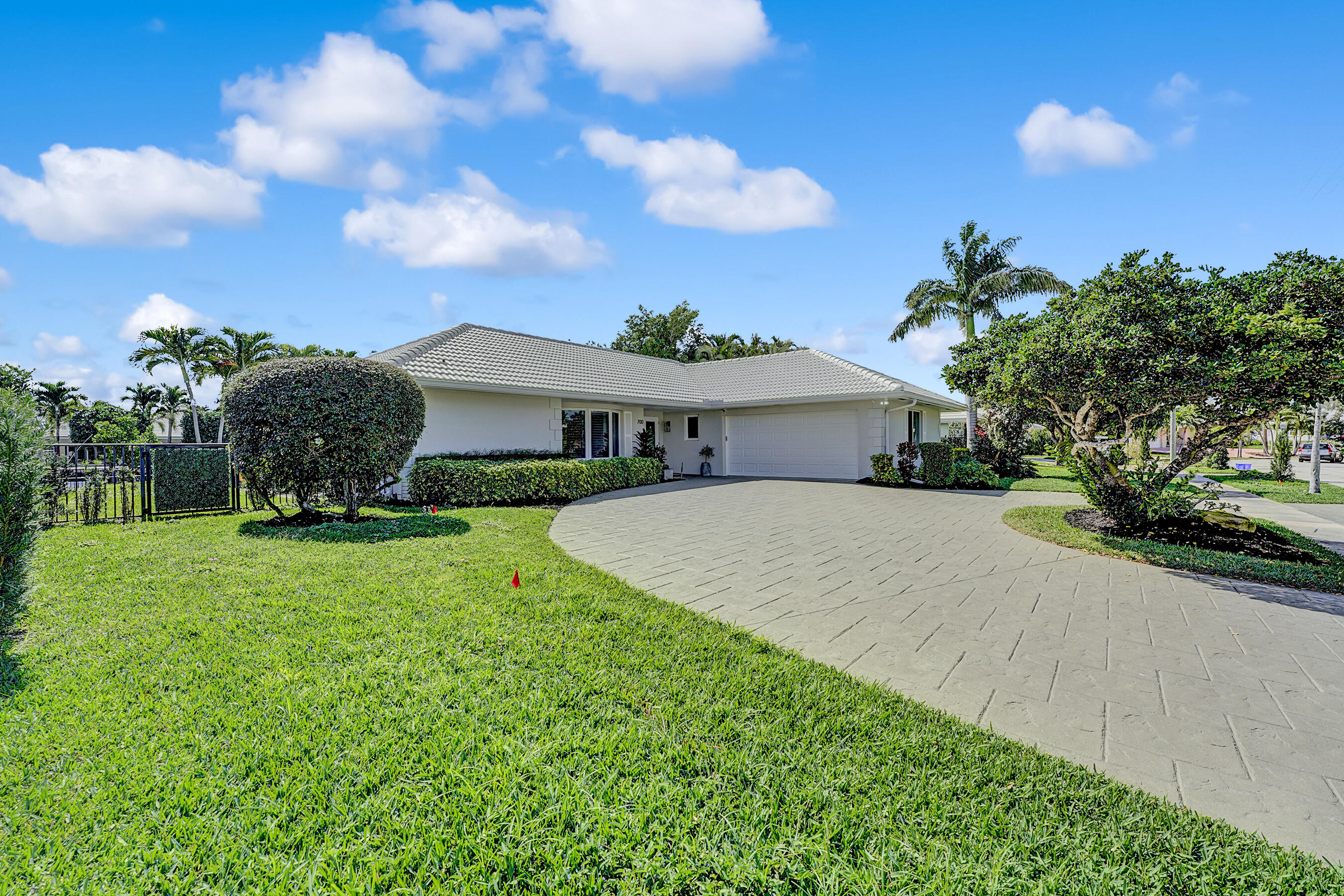 700 Holly Lane