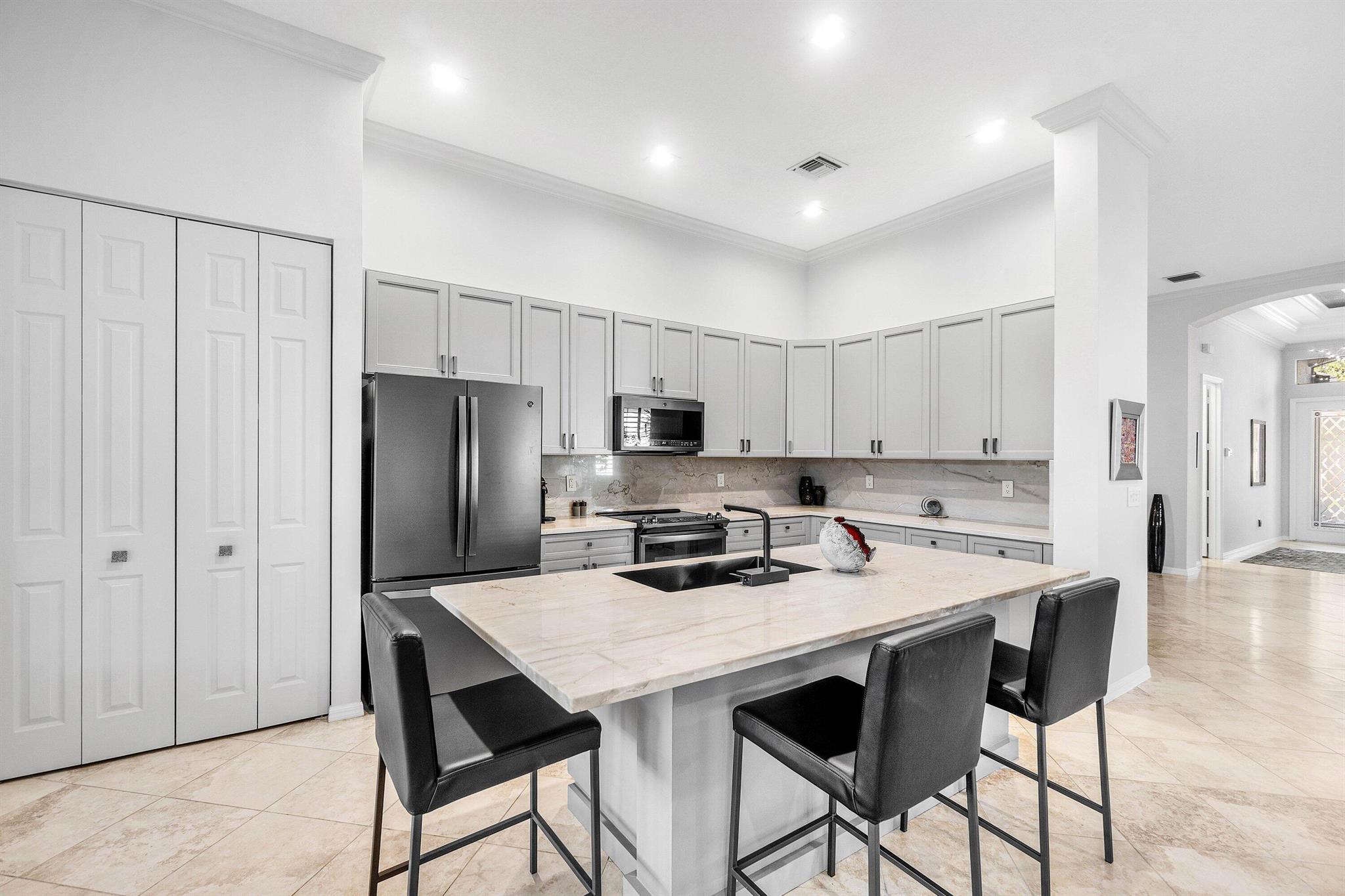 7880 New Holland Way