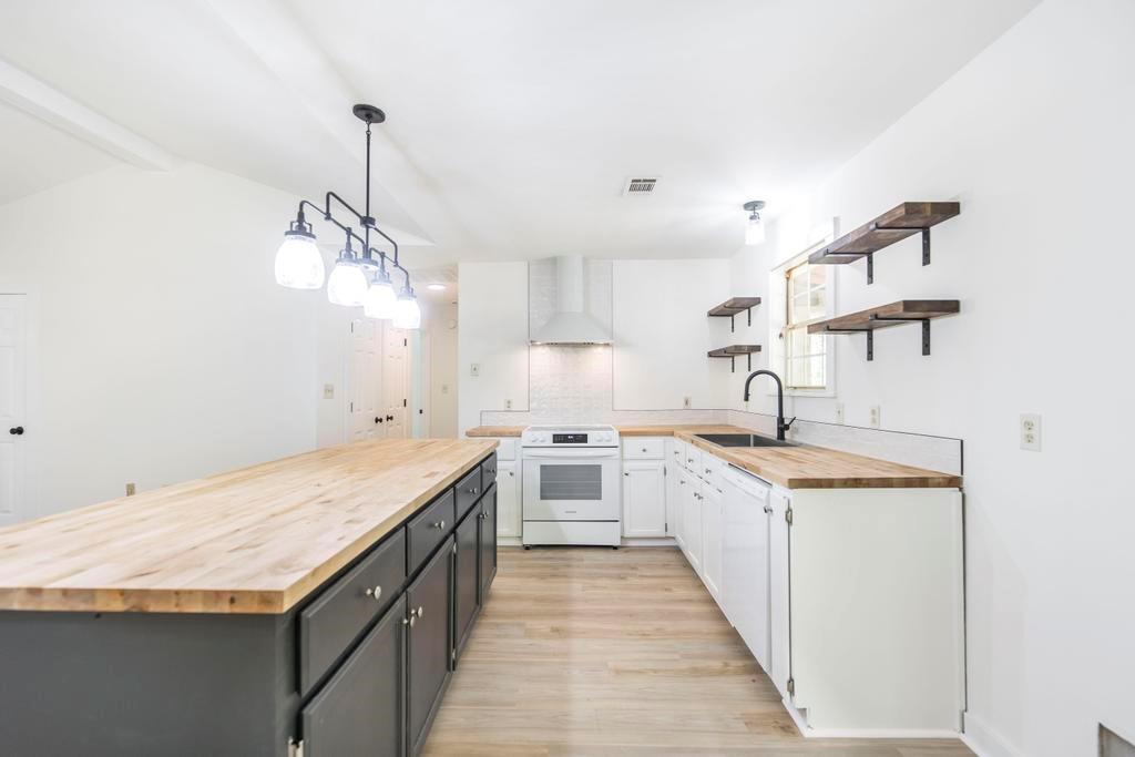 321 Riverbend Court