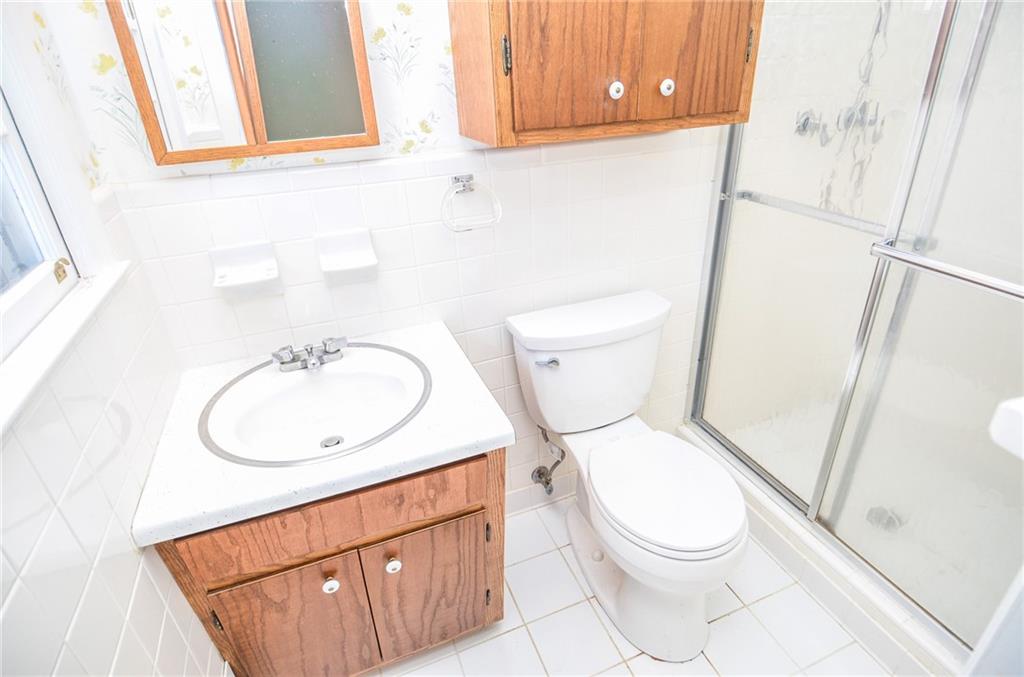 5547 Prince Phillip Way