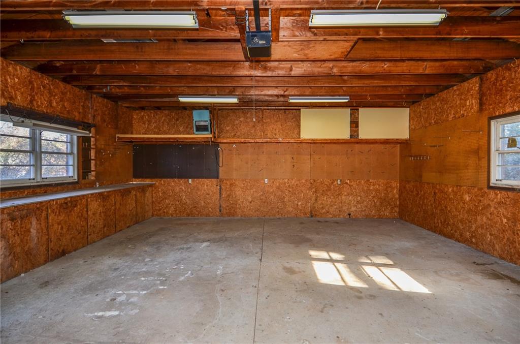 5547 Prince Phillip Way