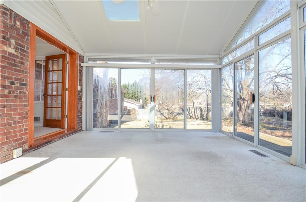 5547 Prince Phillip Way