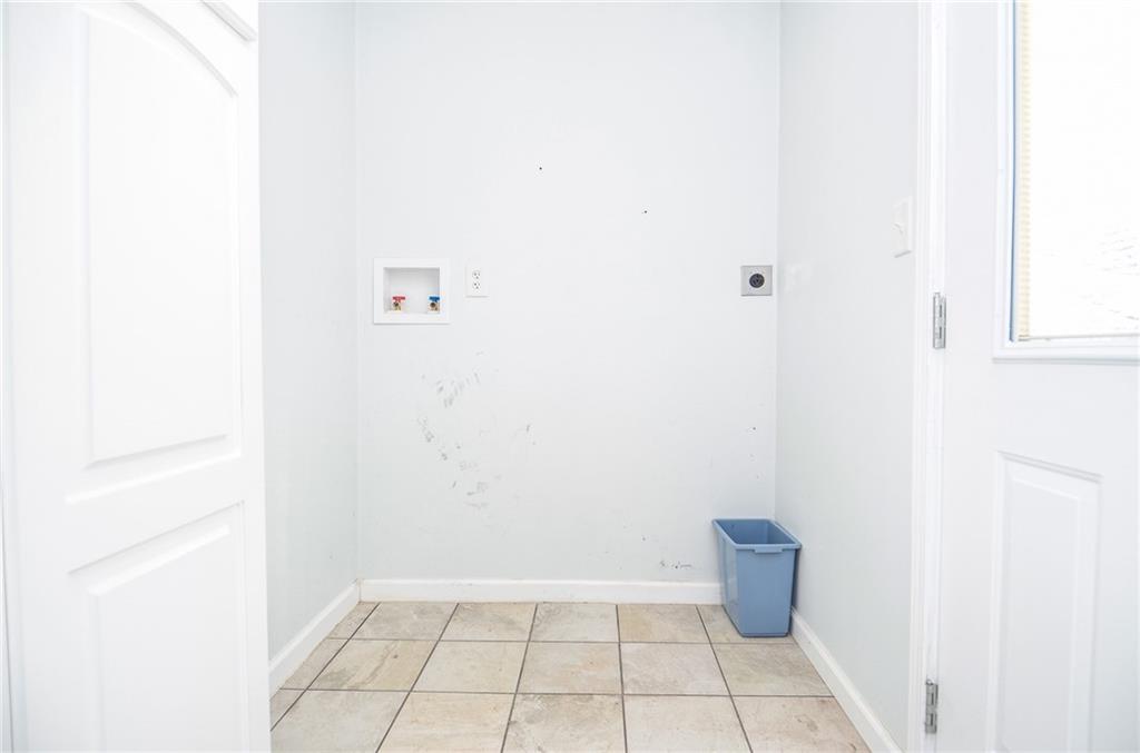 5547 Prince Phillip Way