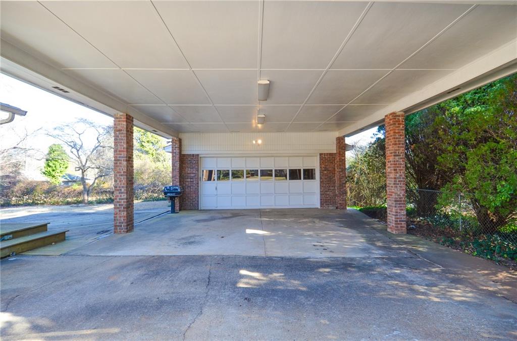 5547 Prince Phillip Way