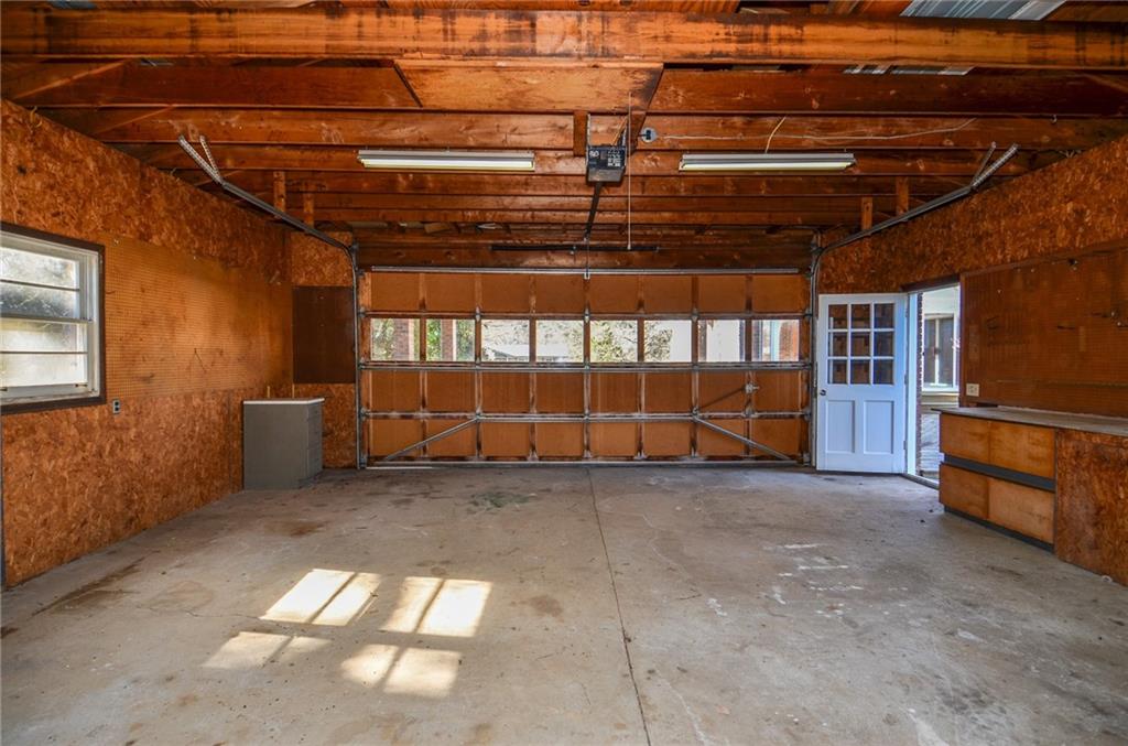 5547 Prince Phillip Way