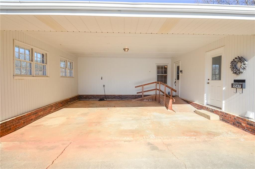 5547 Prince Phillip Way