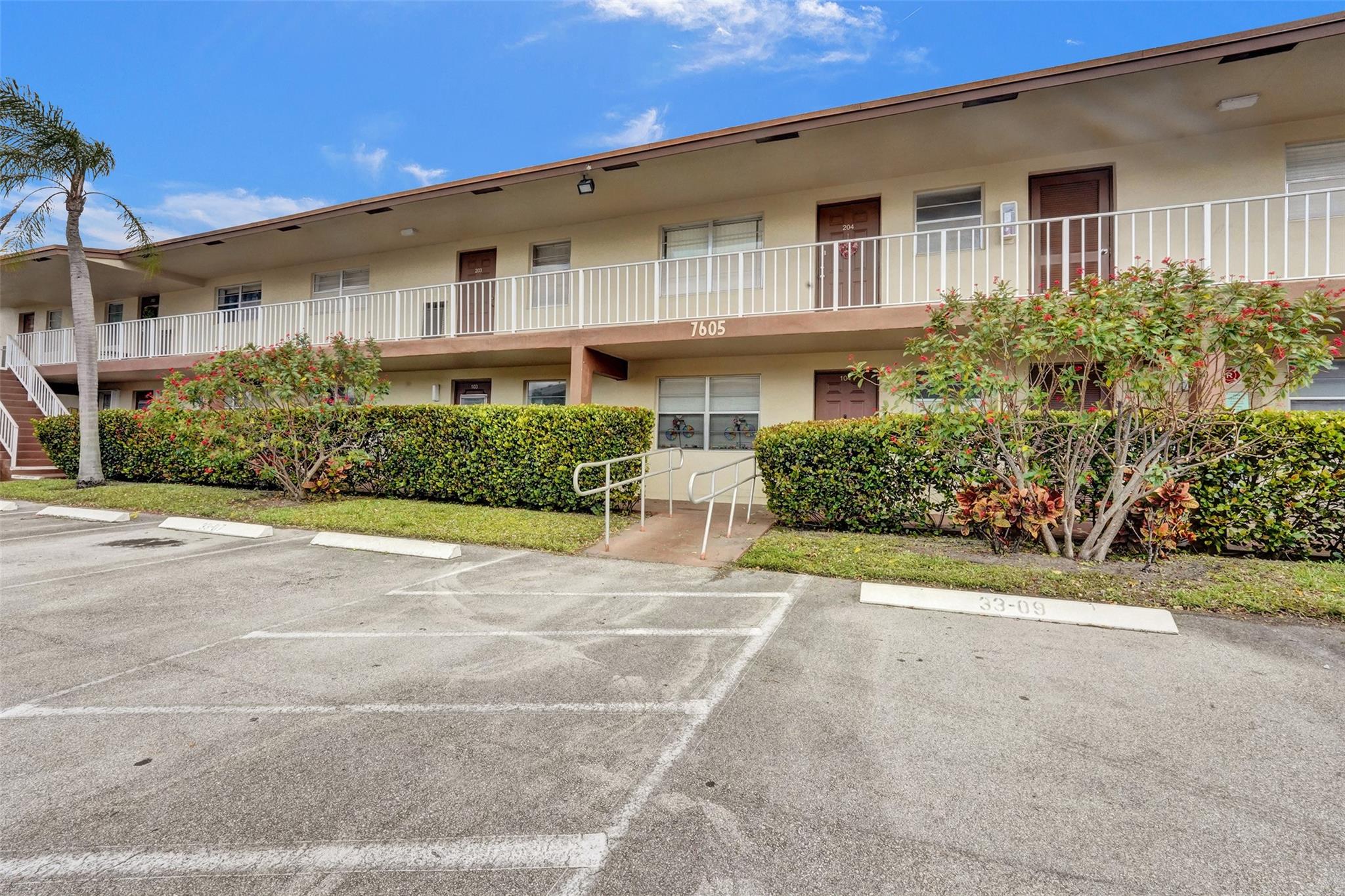 7605 NW 5th Pl 103