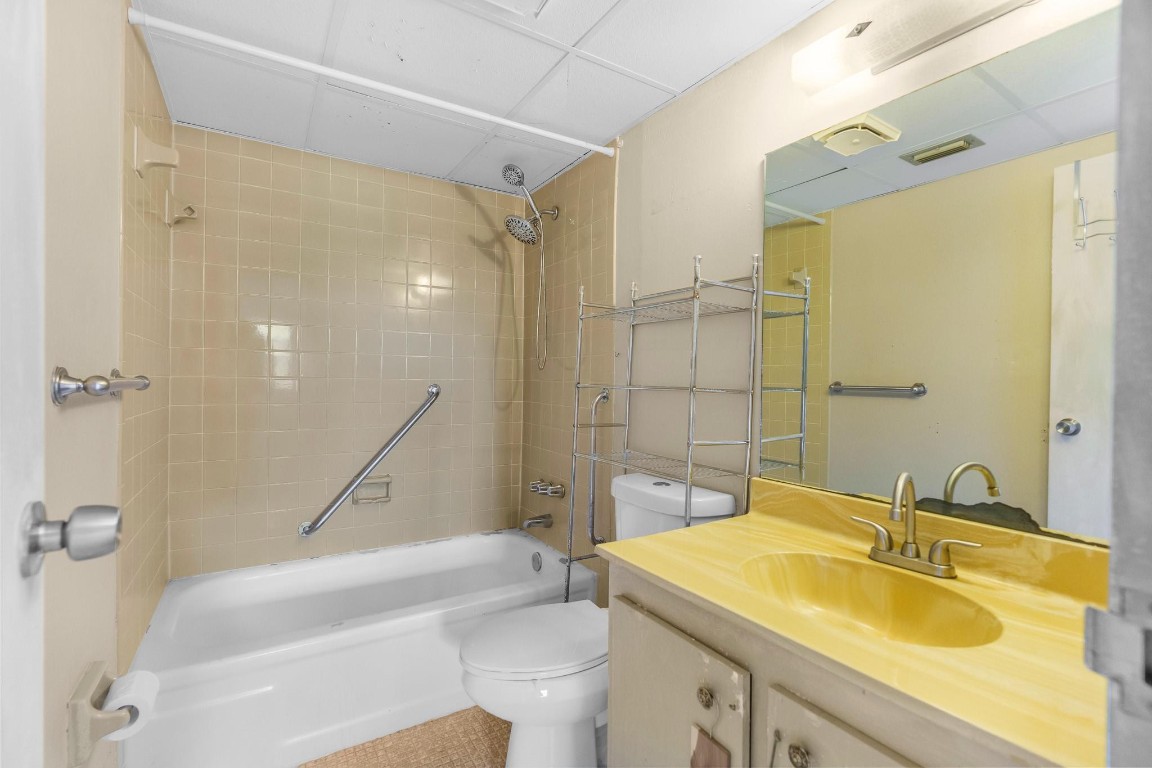 1010 Country Club Dr 306