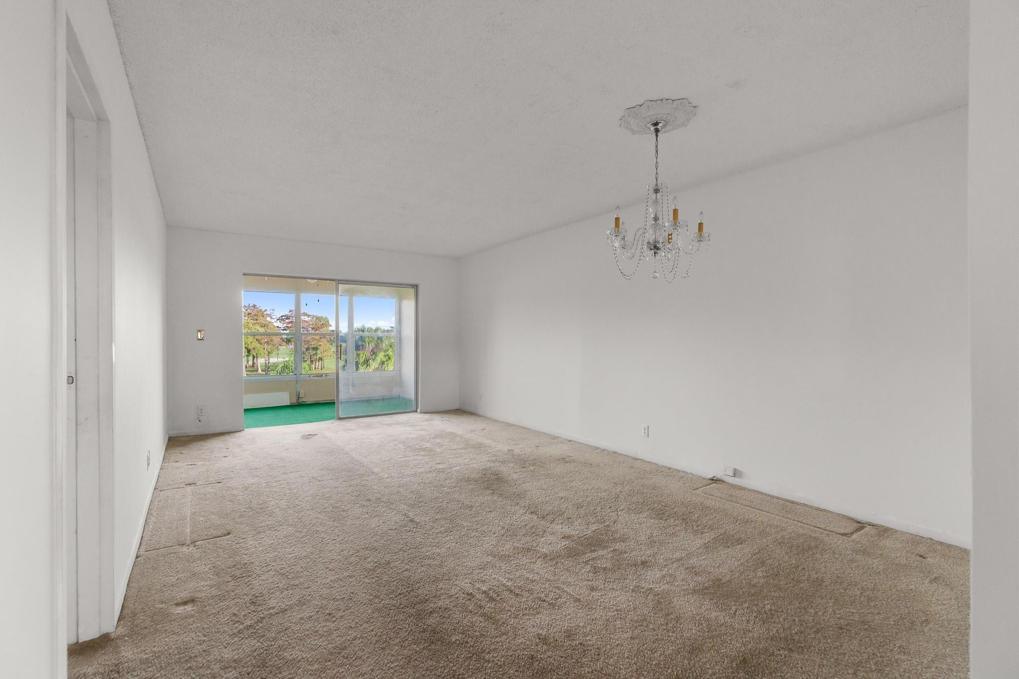 1010 Country Club Dr 306