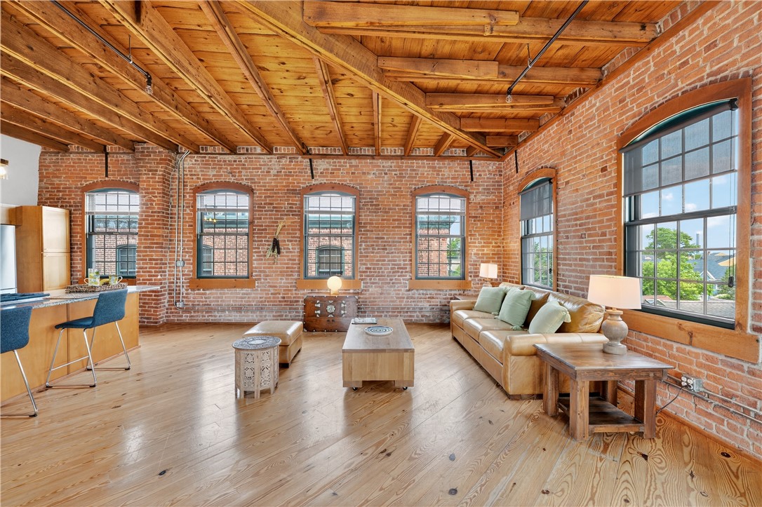 407 Pine Street 401