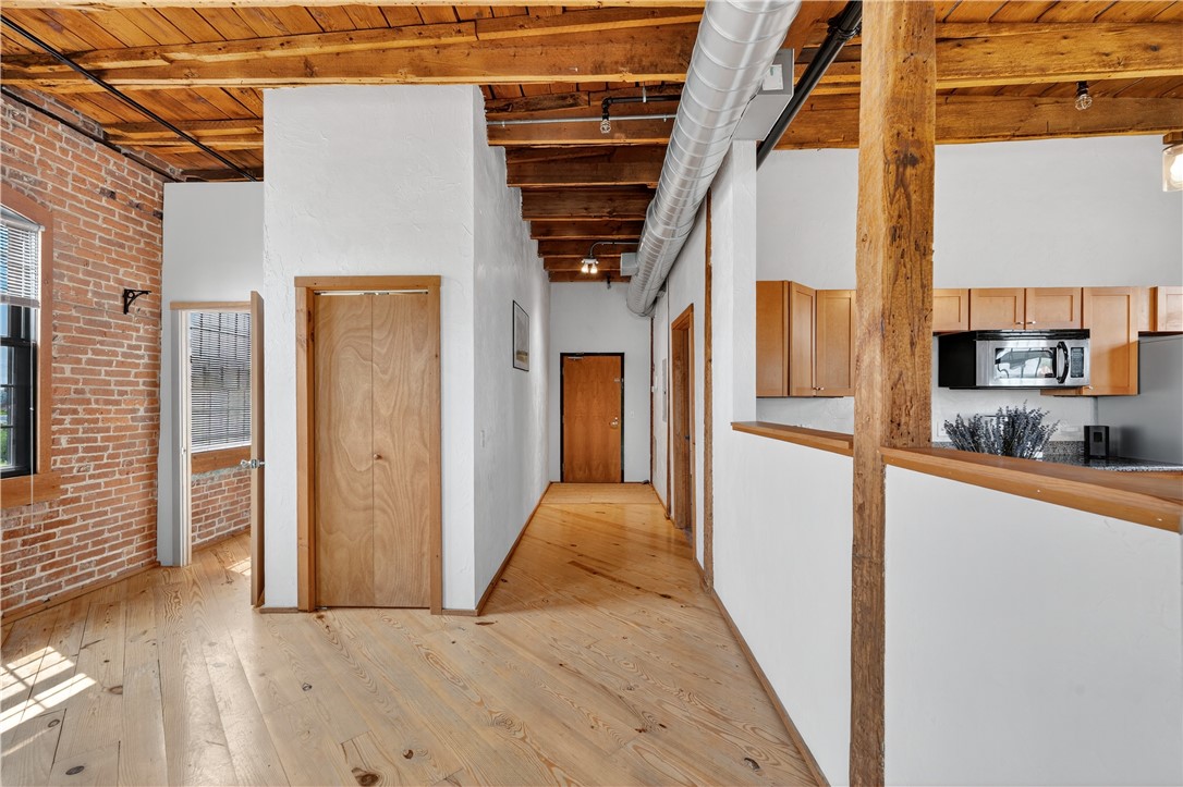 407 Pine Street 401