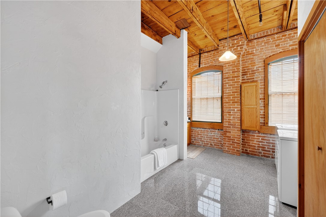 407 Pine Street 401
