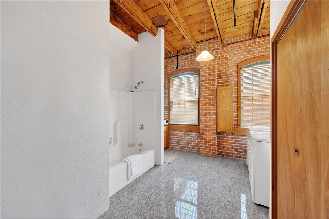 407 Pine Street 401