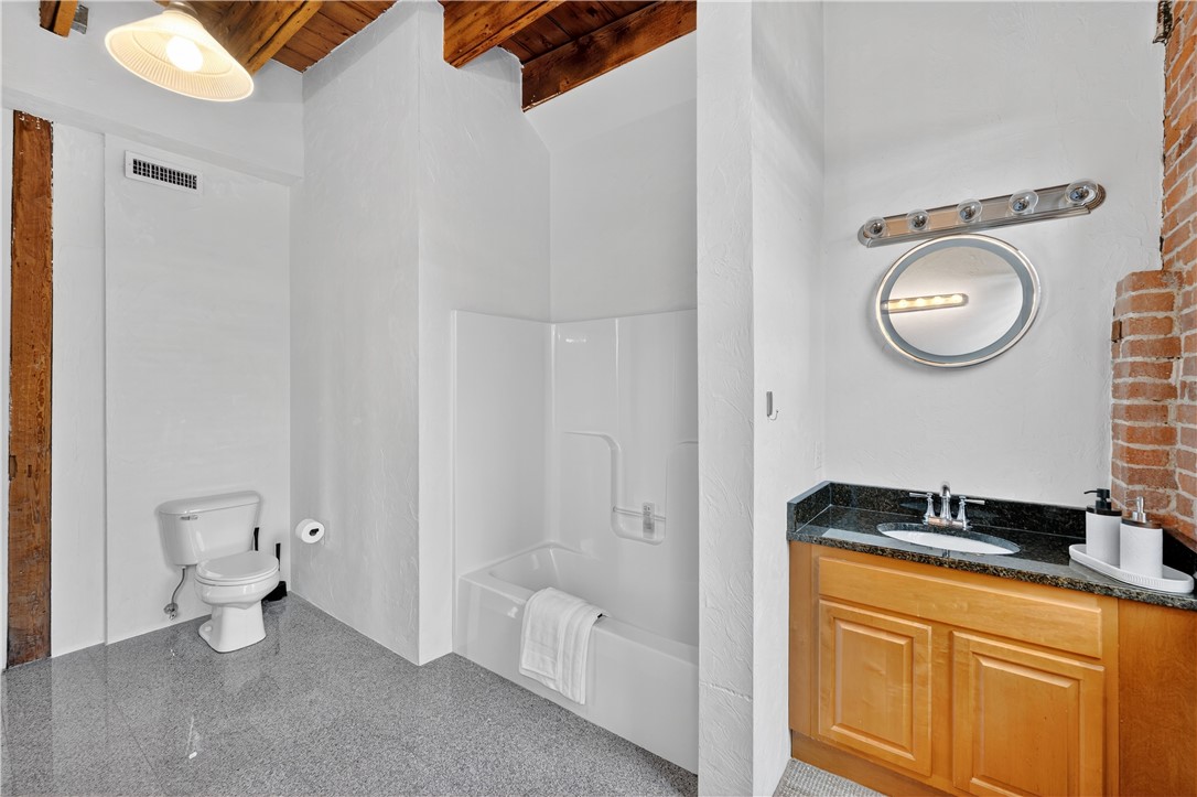 407 Pine Street 401