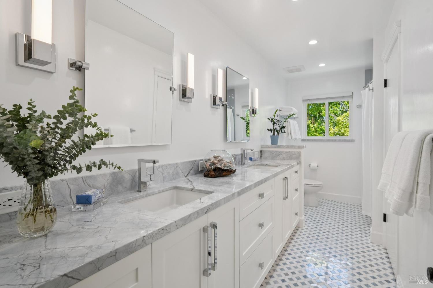 10 Santa Yorma Court