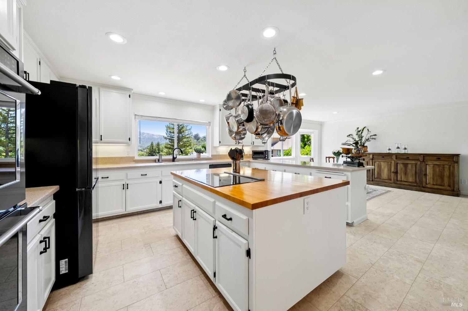 10 Santa Yorma Court